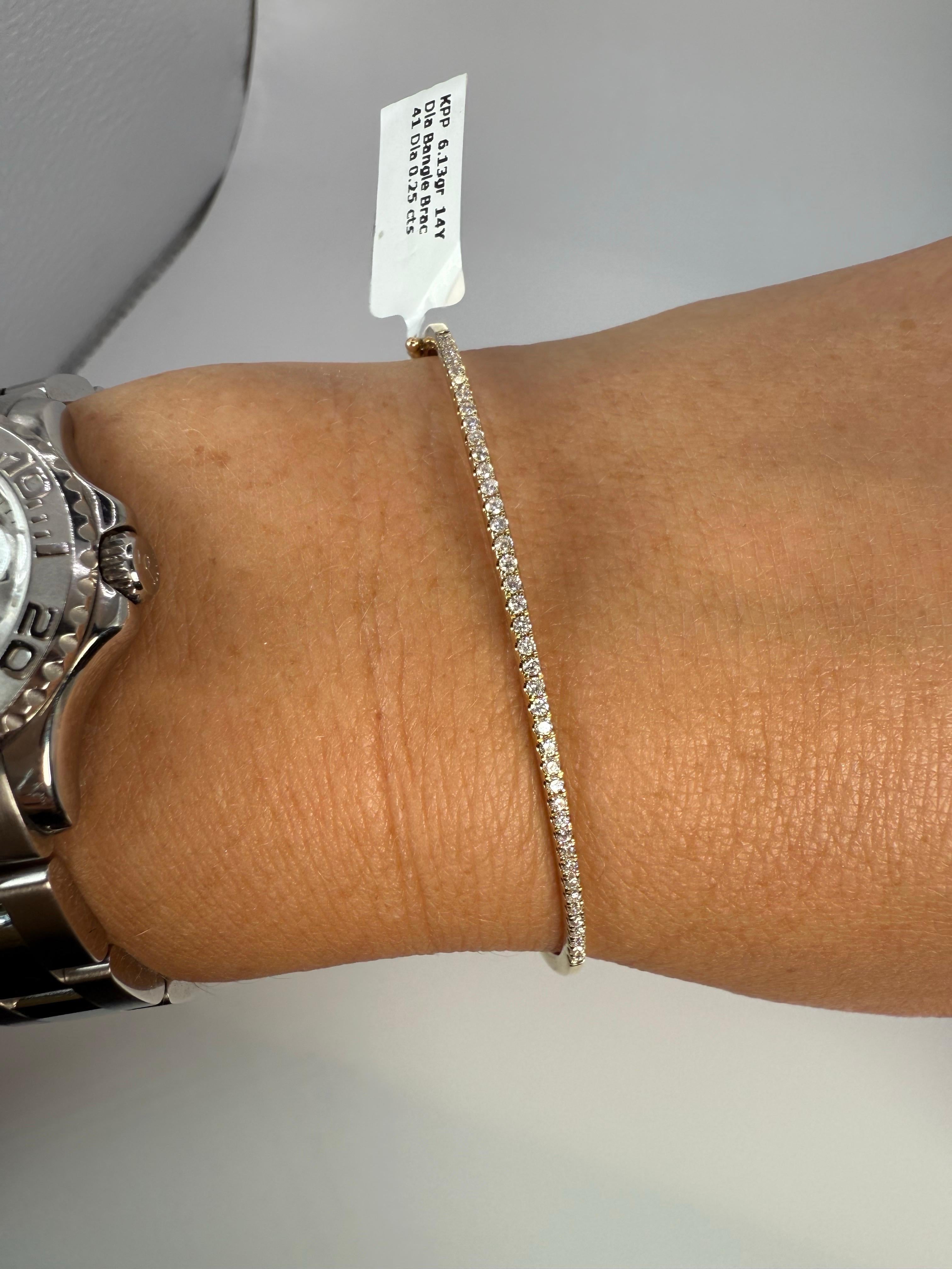 Bracciale bangle con diamanti, robusto e in oro 14KT In condizioni Nuovo in vendita a Jupiter, FL