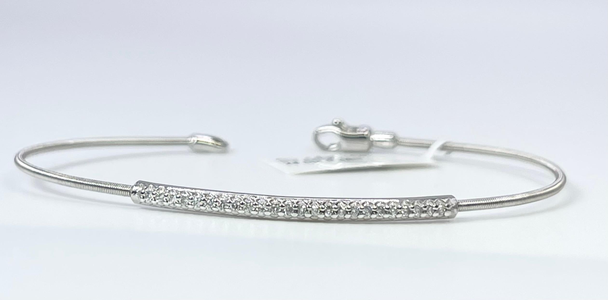 Bracelet jonc souple moderne en diamants 0,18 carat 14 carats Neuf - En vente à Jupiter, FL