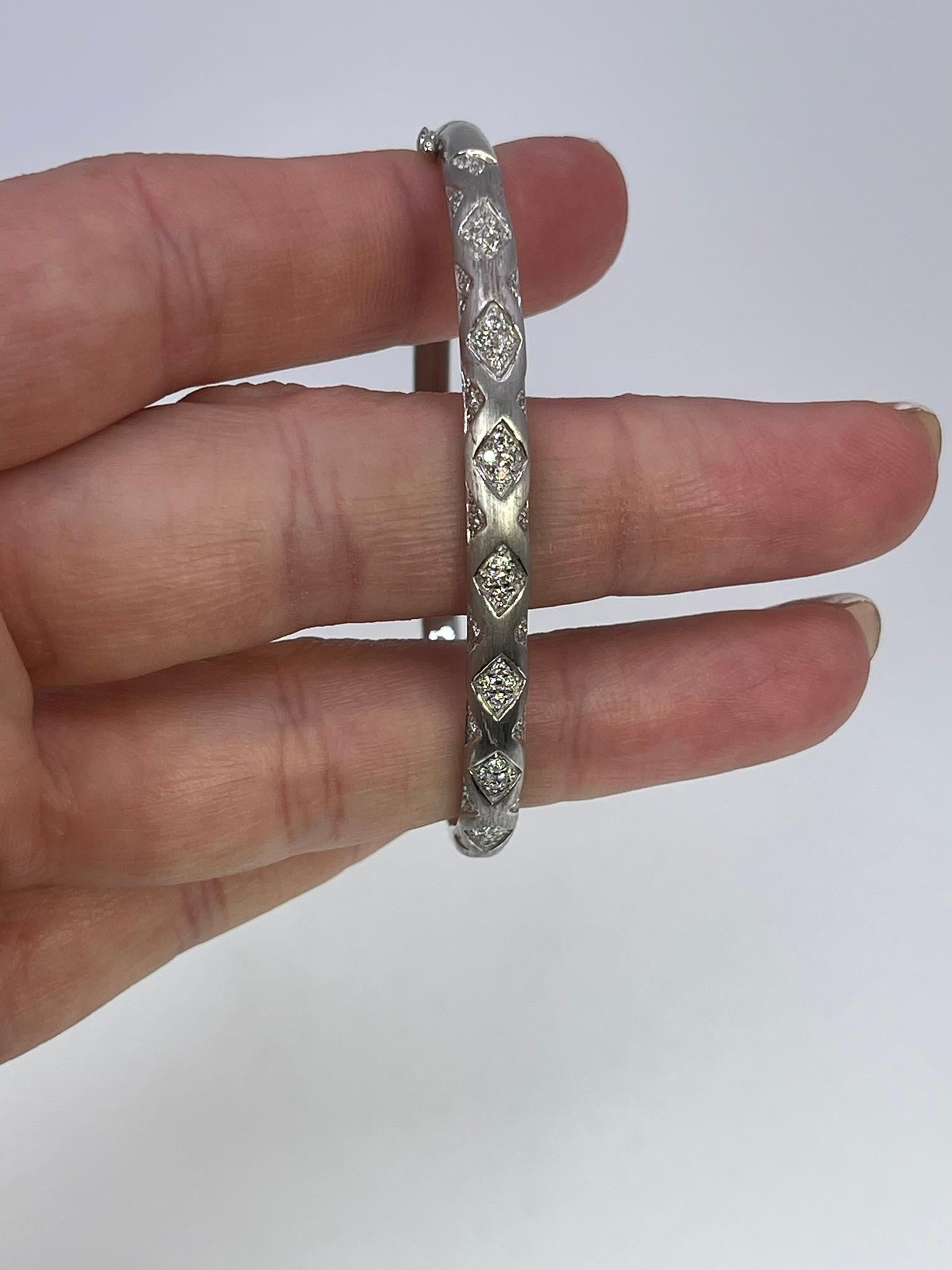 Round Cut Diamond Bangle Bracelet Pave Bangle Bracelet Rare Matte Finish 0.55ct For Sale