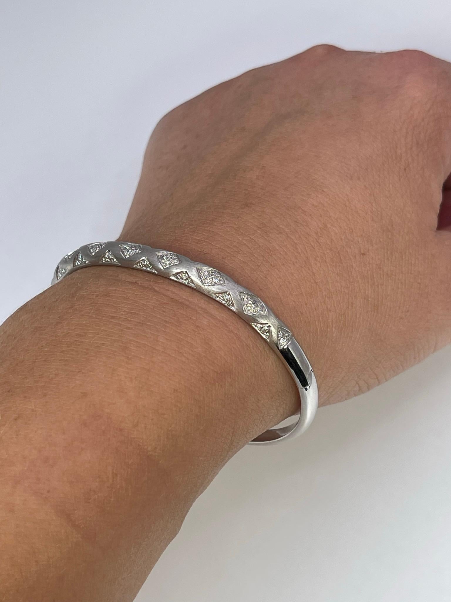 Women's Diamond Bangle Bracelet Pave Bangle Bracelet Rare Matte Finish 0.55ct For Sale