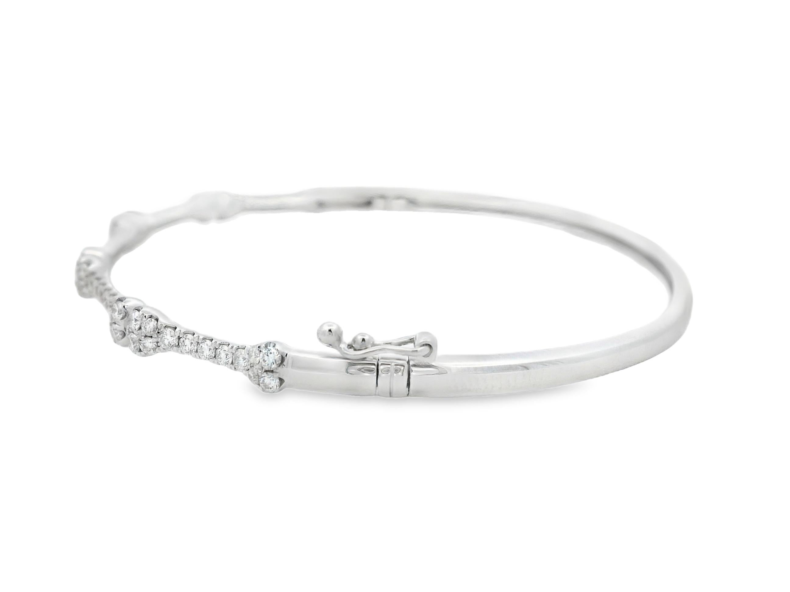 Contemporaneo Bracciale con diamanti con 68 diamanti rotondi, 1,00ct in oro bianco 14K in vendita