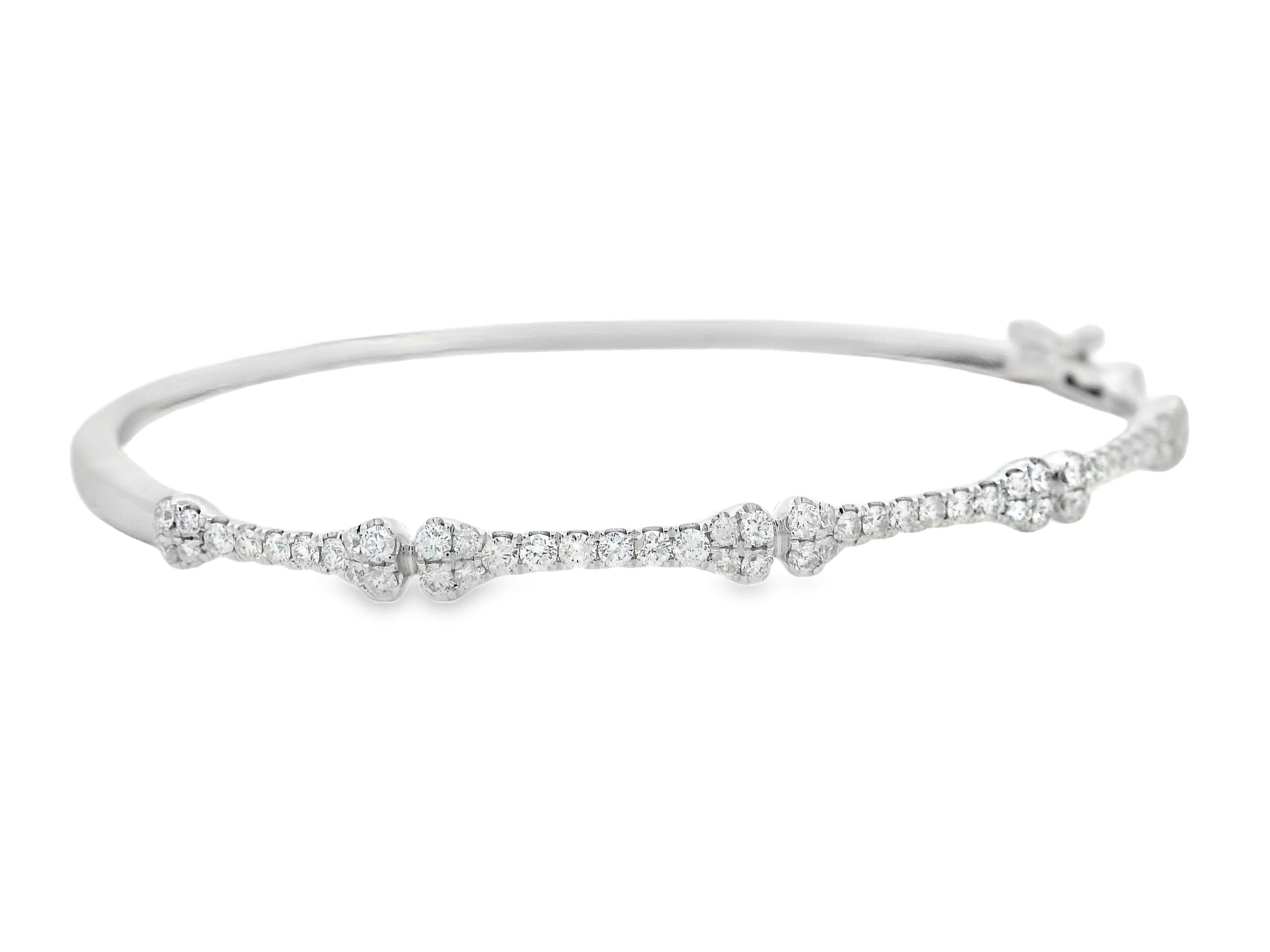 Donna Bracciale con diamanti con 68 diamanti rotondi, 1,00ct in oro bianco 14K in vendita