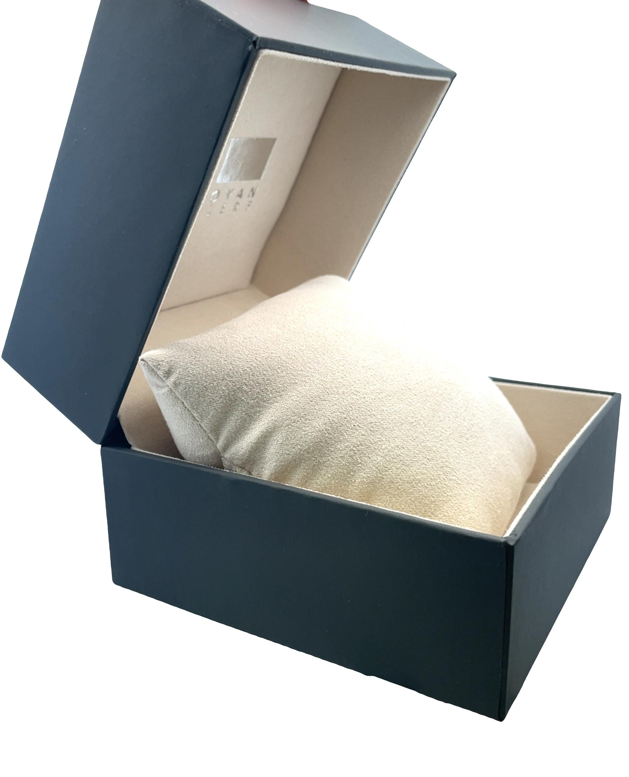 Armreif aus 14 Karat Weißgold mit Diamanten und einem Stations-Marquise-Diamant im Angebot 3