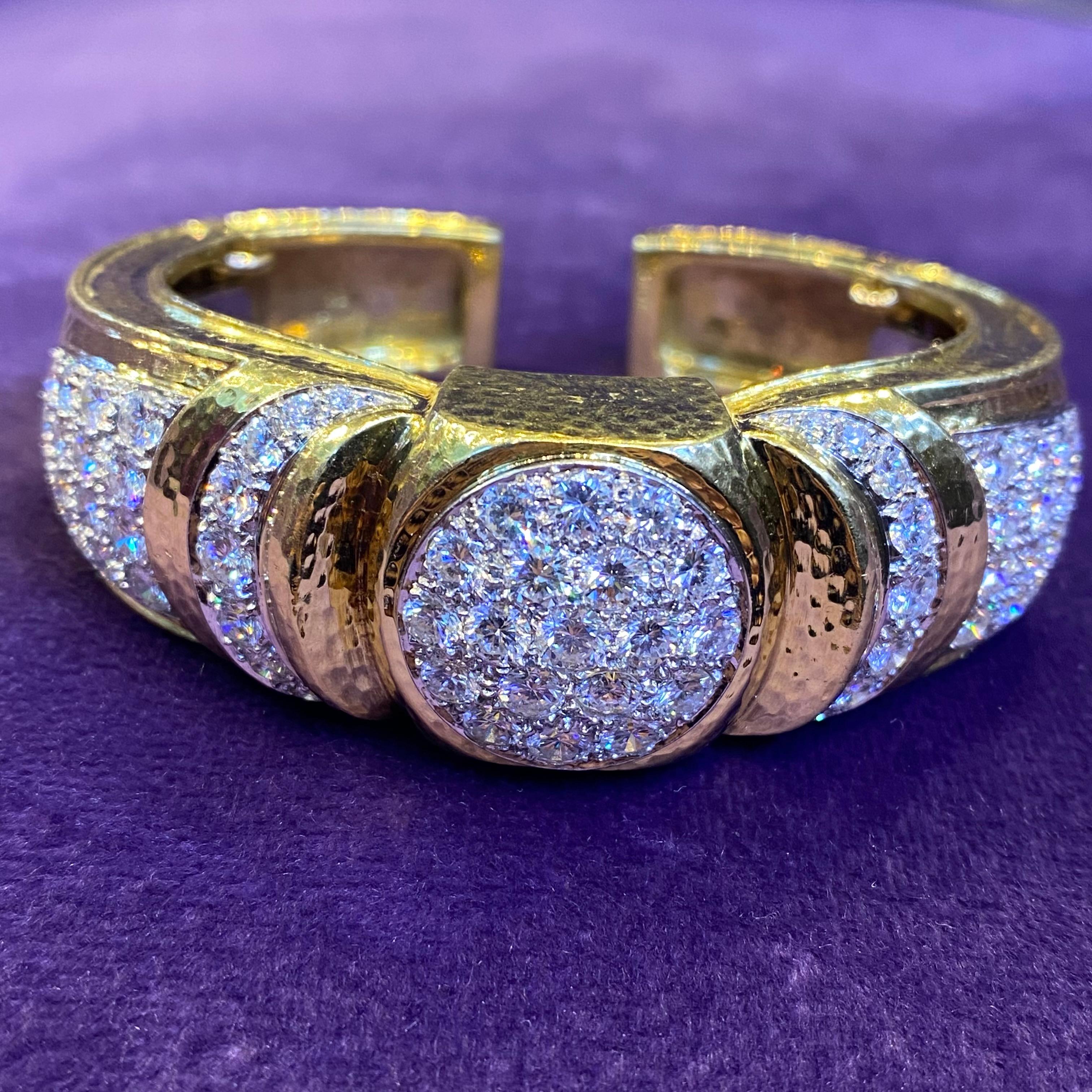 Diamond Bangle In Excellent Condition For Sale In New York, NY