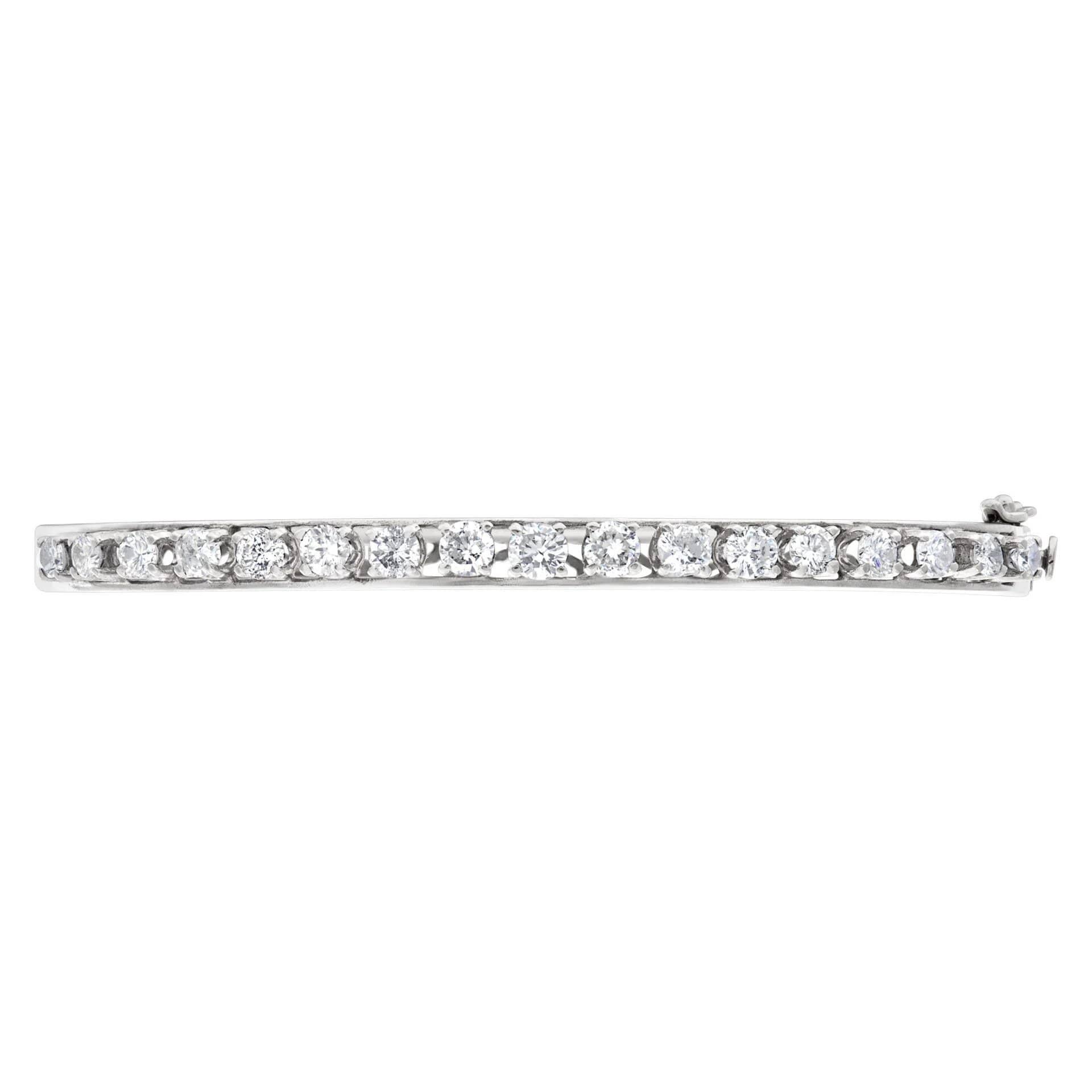 Diamond bangle with 1.70 carats in G-H color, VS-SIclarity round diamonds set in 14k white gold. Fits 6-7 inches.
