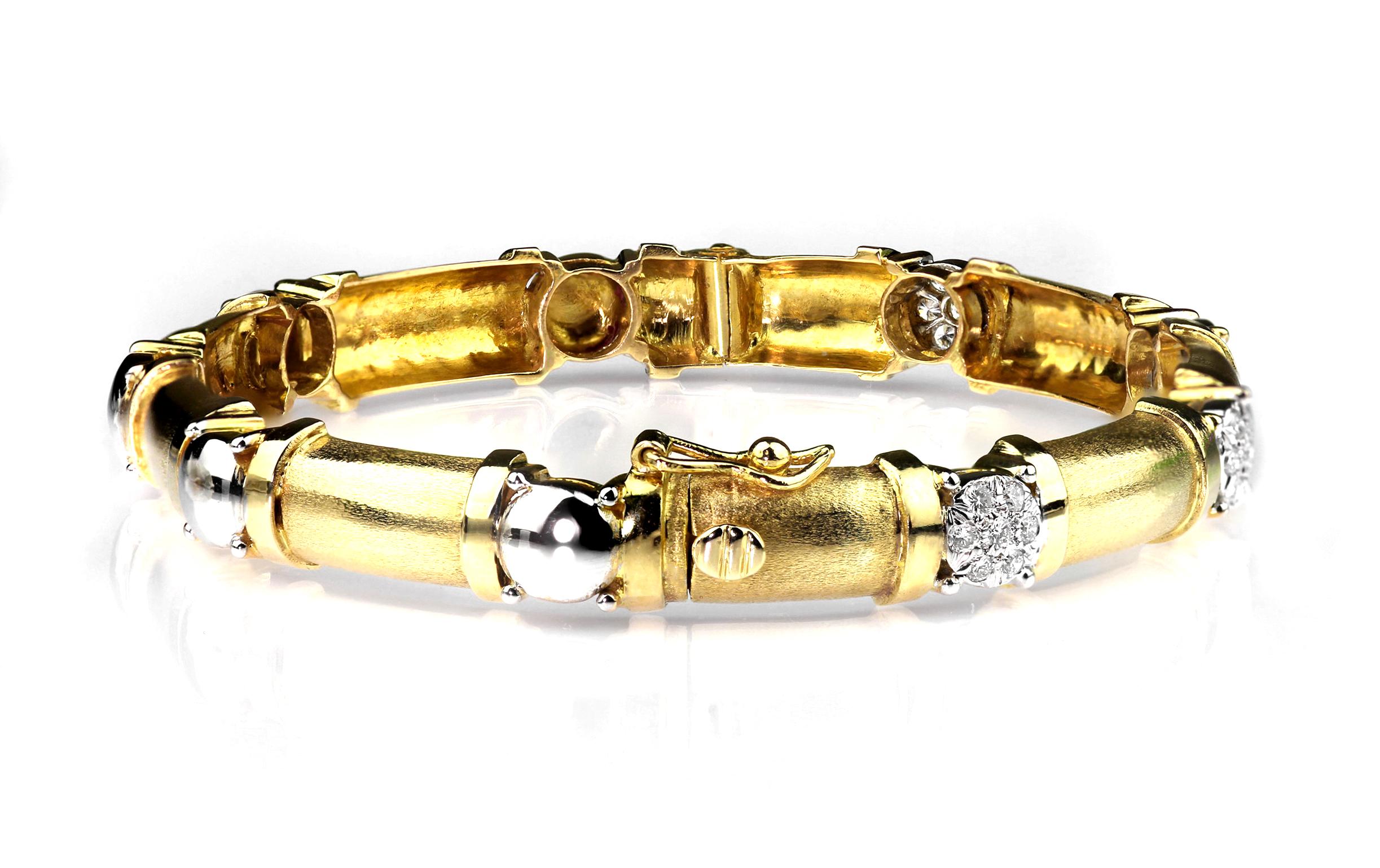 Round Cut Diamond Bangle in 18 Carat Gold Diamond Clusters with Mesh Finish For Sale