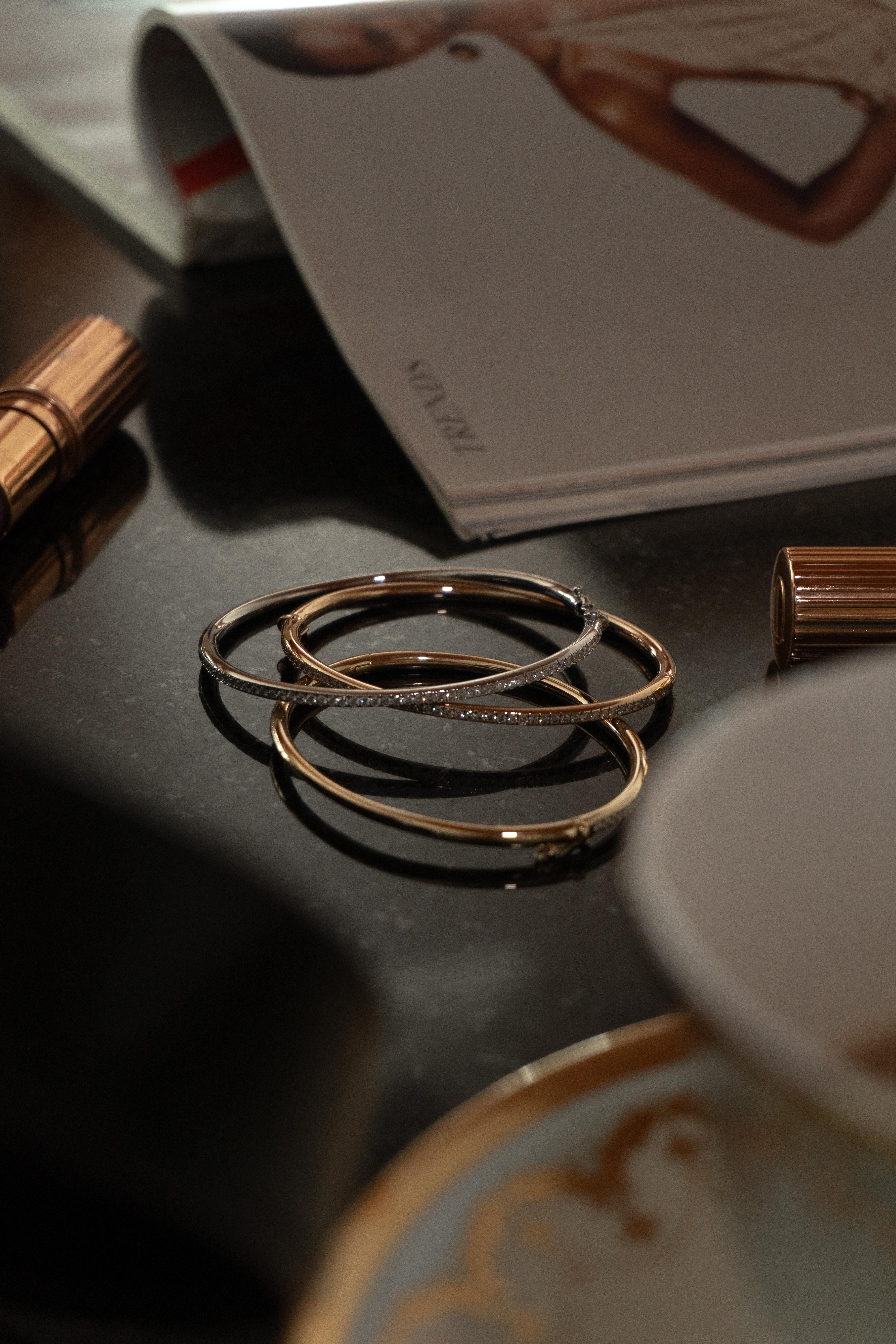 Bangle con diamanti in oro rosa 18 carati In condizioni Nuovo in vendita a Bangkok, TH