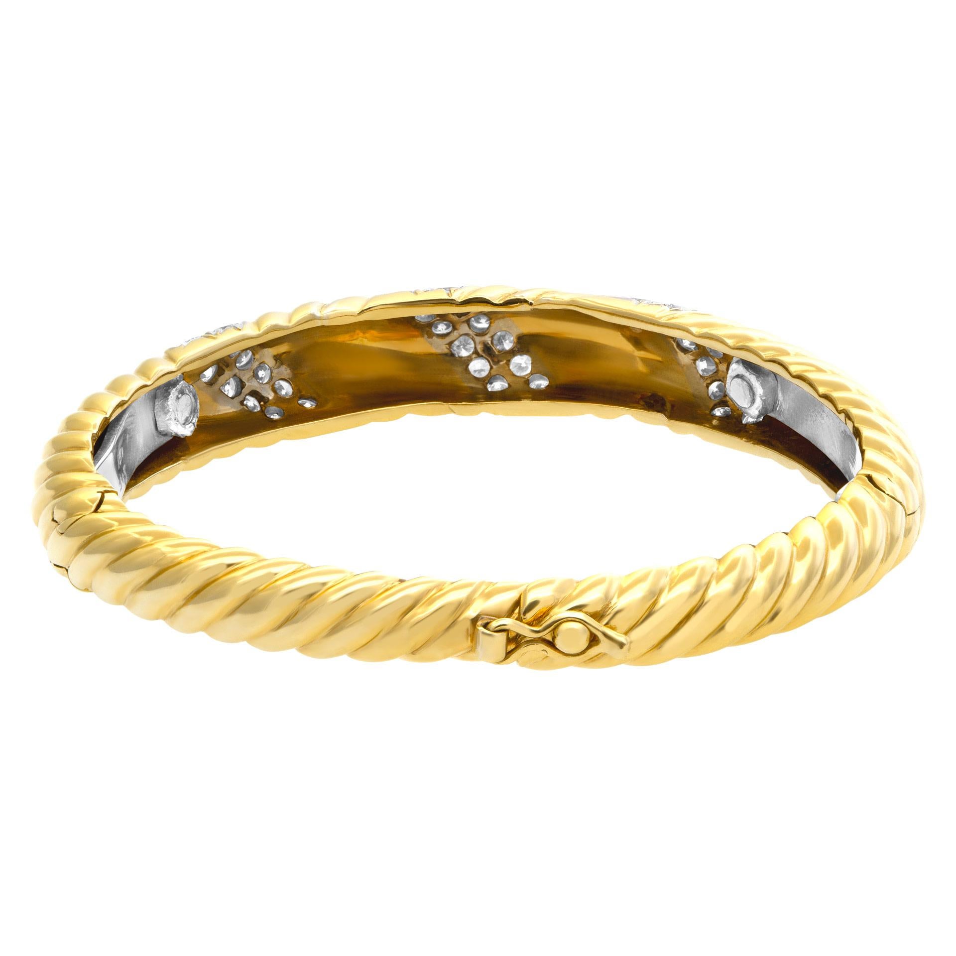 Round Cut Diamond Bangle in 18k Yellow Gold For Sale