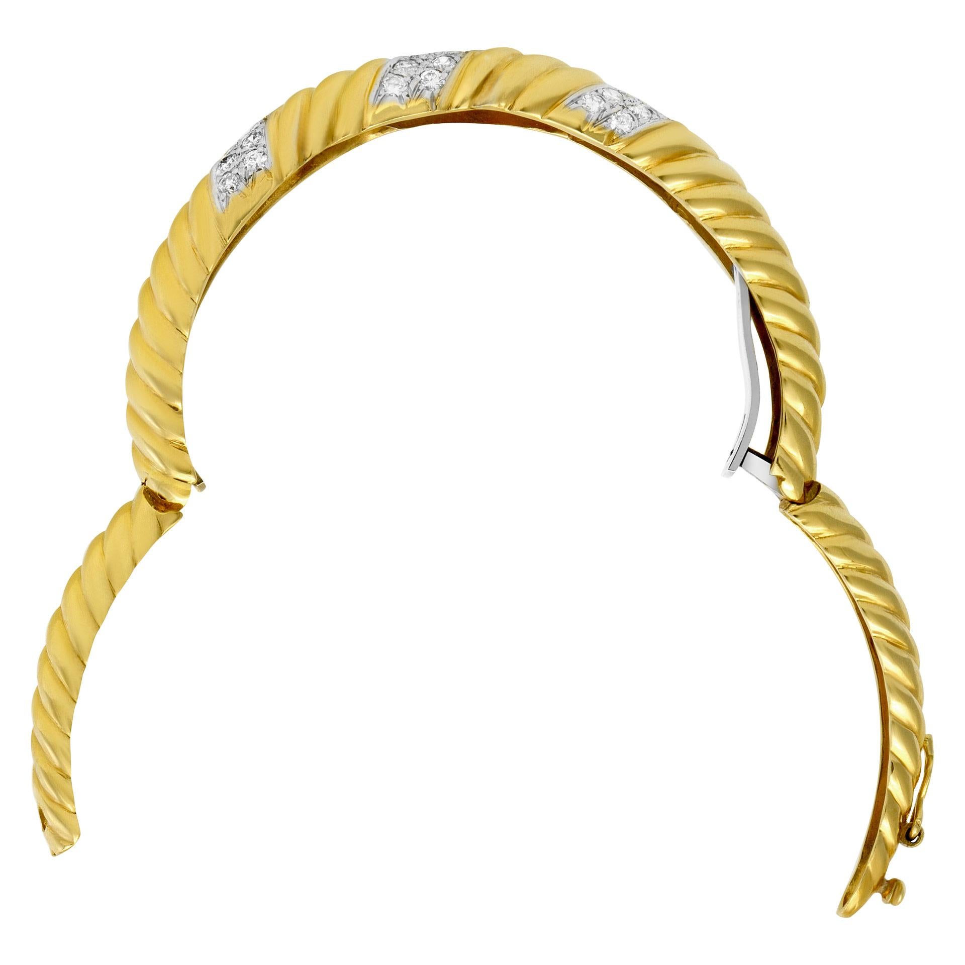 Diamond Bangle in 18k Yellow Gold In Excellent Condition For Sale In Surfside, FL