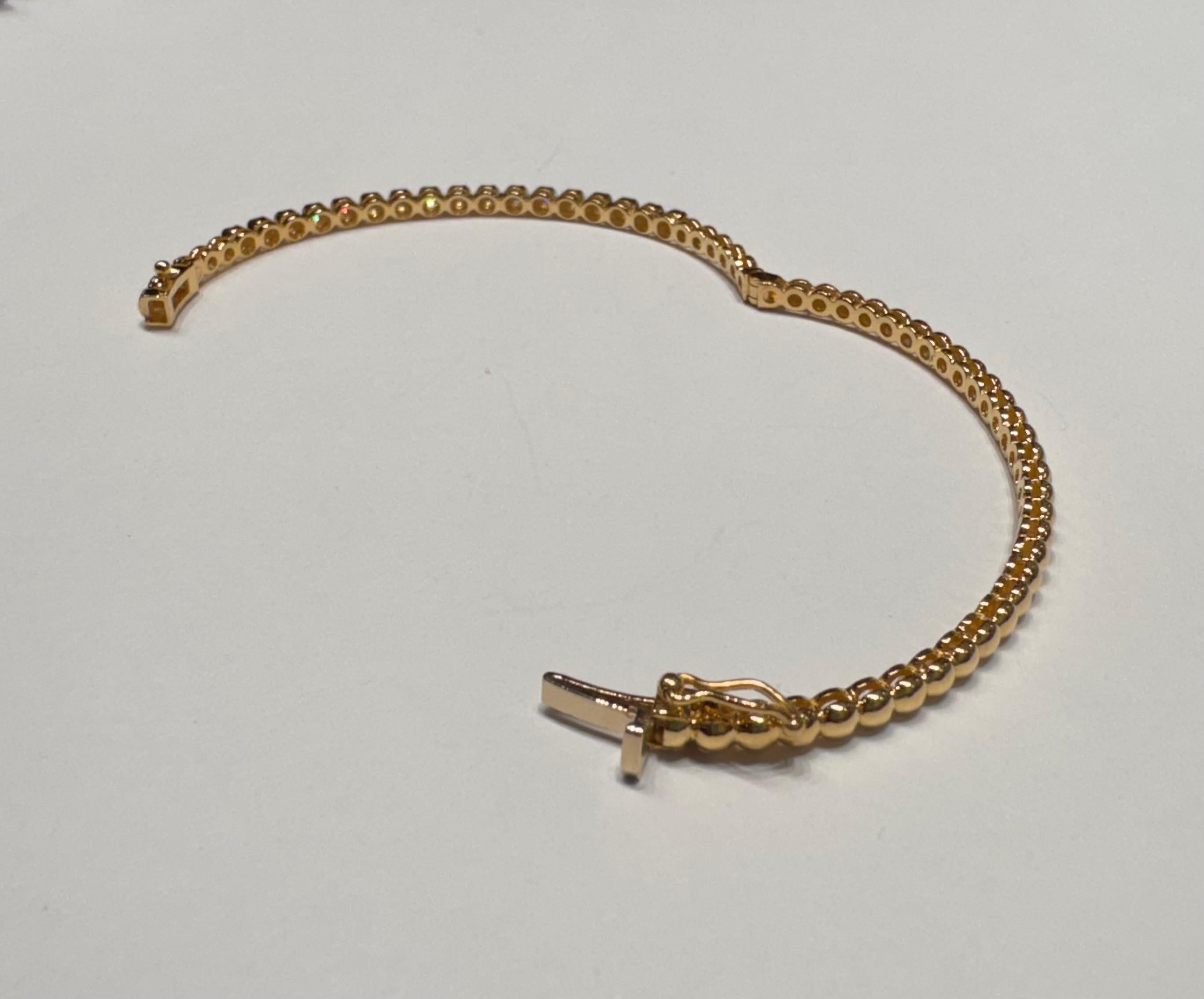 Bangle con diamanti incastonati in oro 18 carati in vendita 6