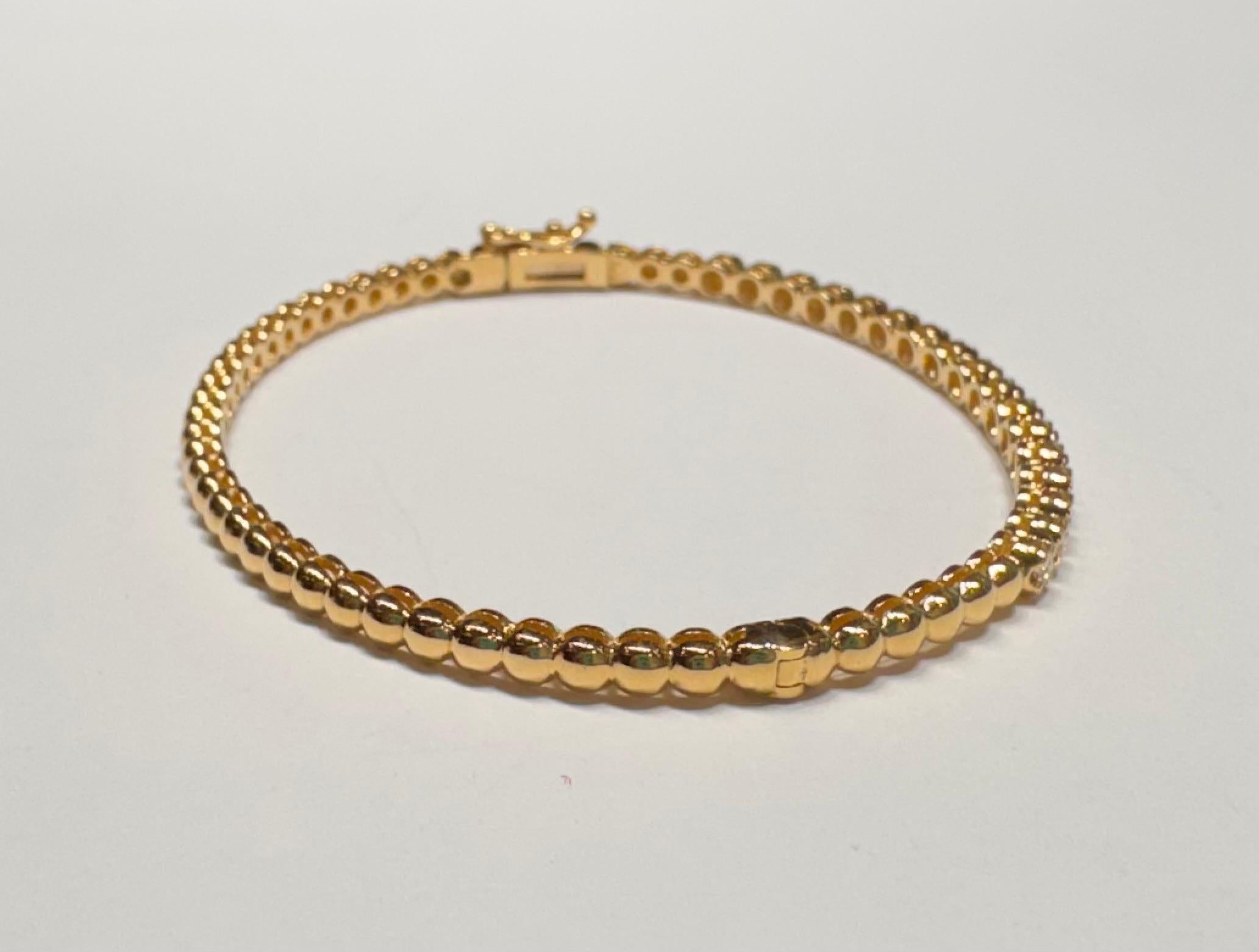 Bangle con diamanti incastonati in oro 18 carati in vendita 2