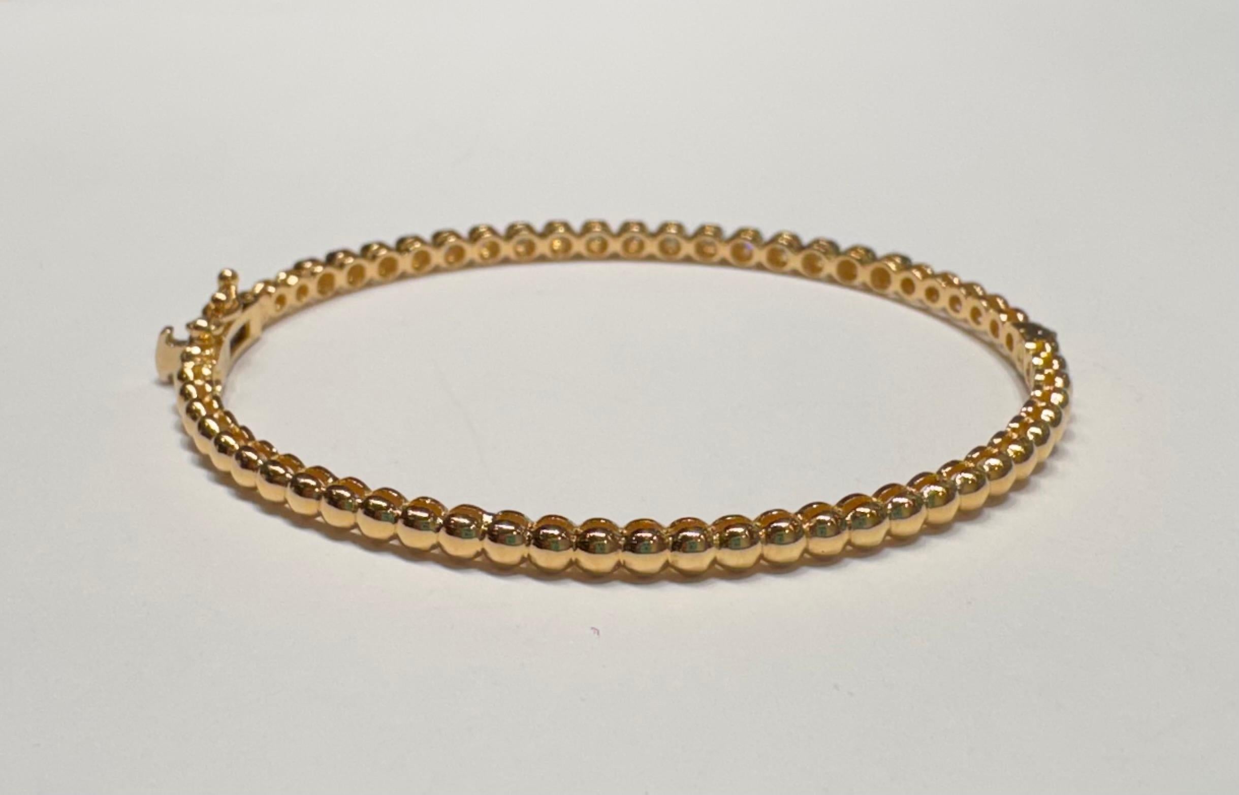 Bangle con diamanti incastonati in oro 18 carati in vendita 3