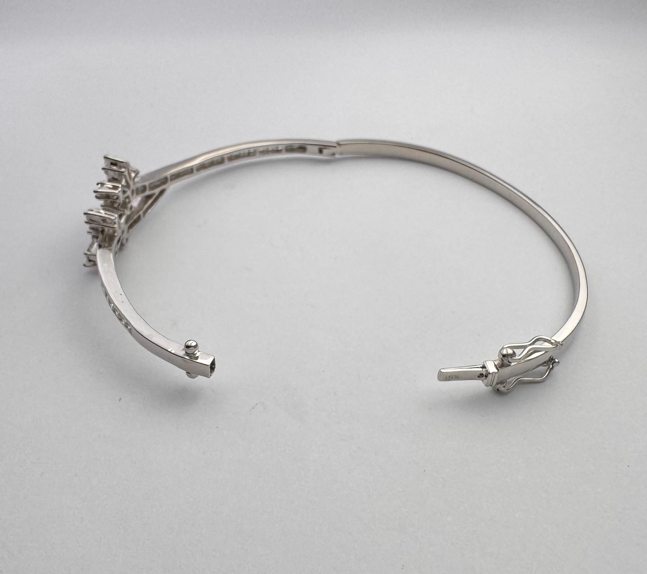 Diamantarmreif in 18K Weißgoldfassung im Angebot 4