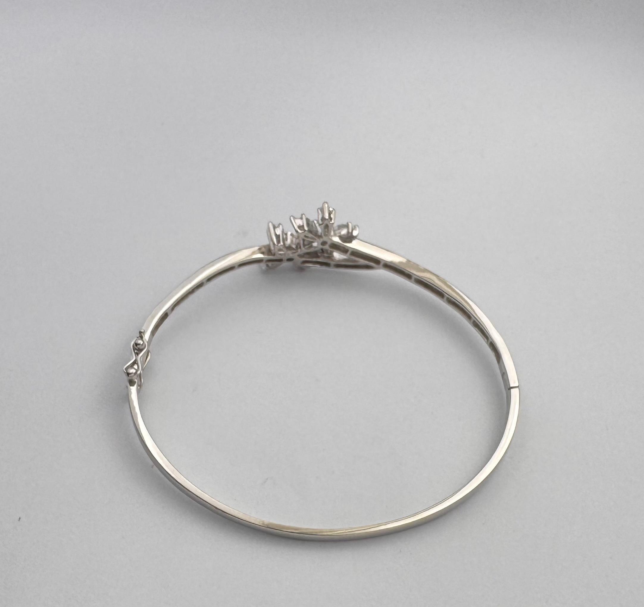 Diamantarmreif in 18K Weißgoldfassung im Angebot 5