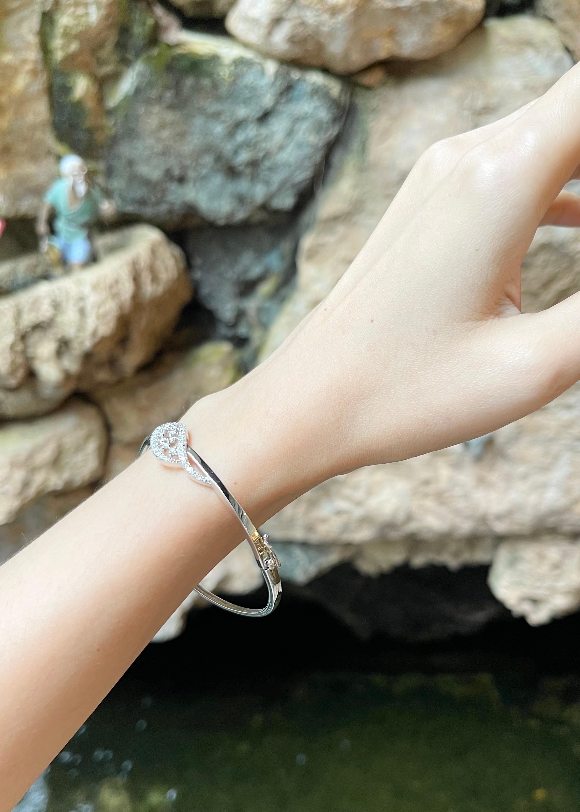 Contemporain Bracelet en or blanc 18 carats serti de diamants en vente