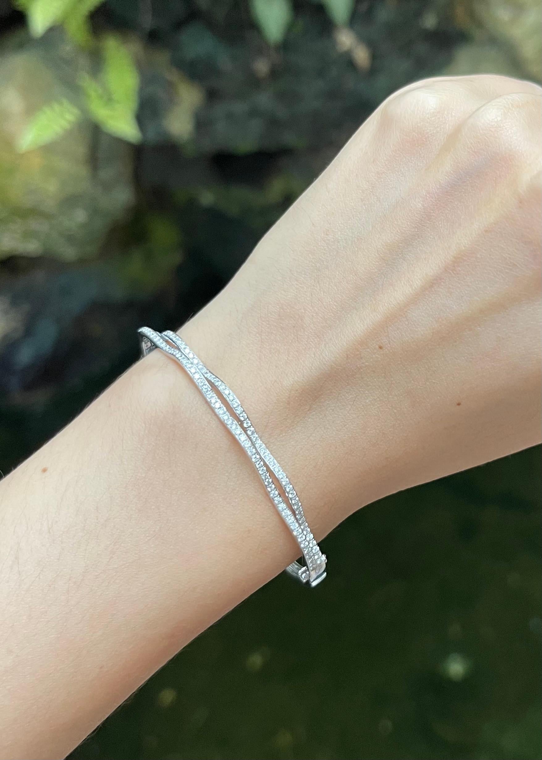Diamond Bangle set in 18K White Gold Settings en Nuevo estado para la venta en Bangkok, TH