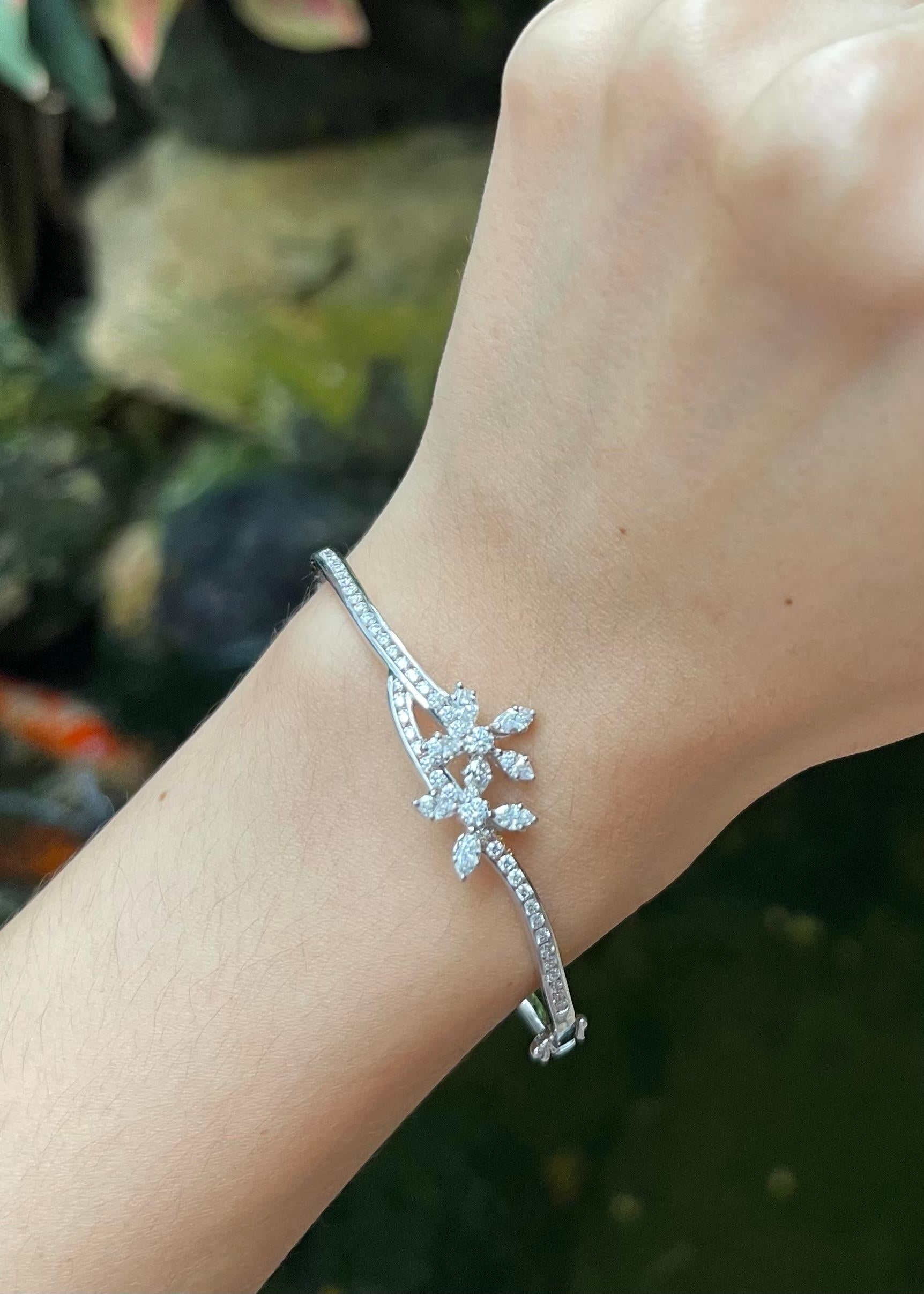 Diamantarmreif in 18K Weißgoldfassung Damen im Angebot