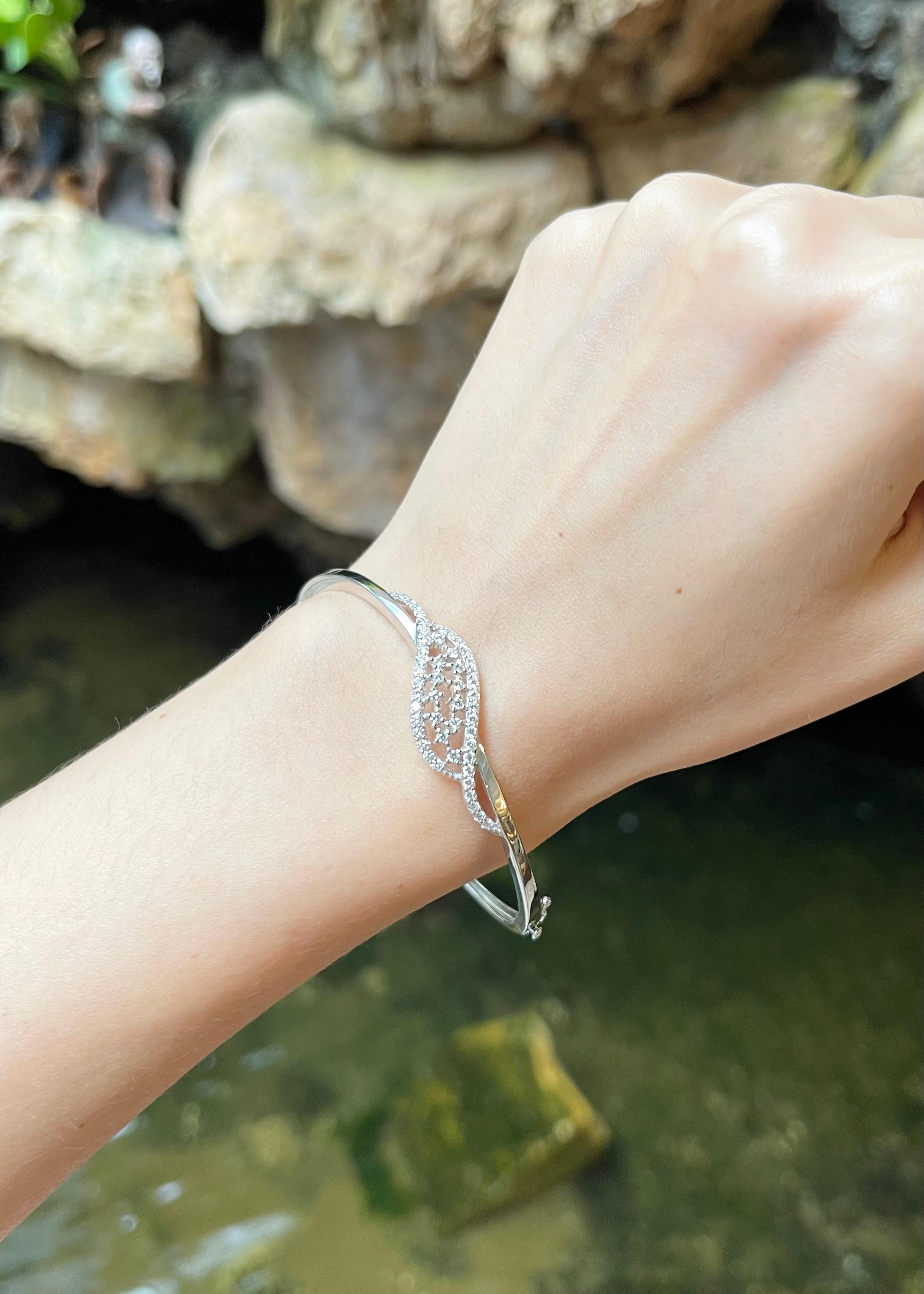 Bracelet en or blanc 18 carats serti de diamants Pour femmes en vente