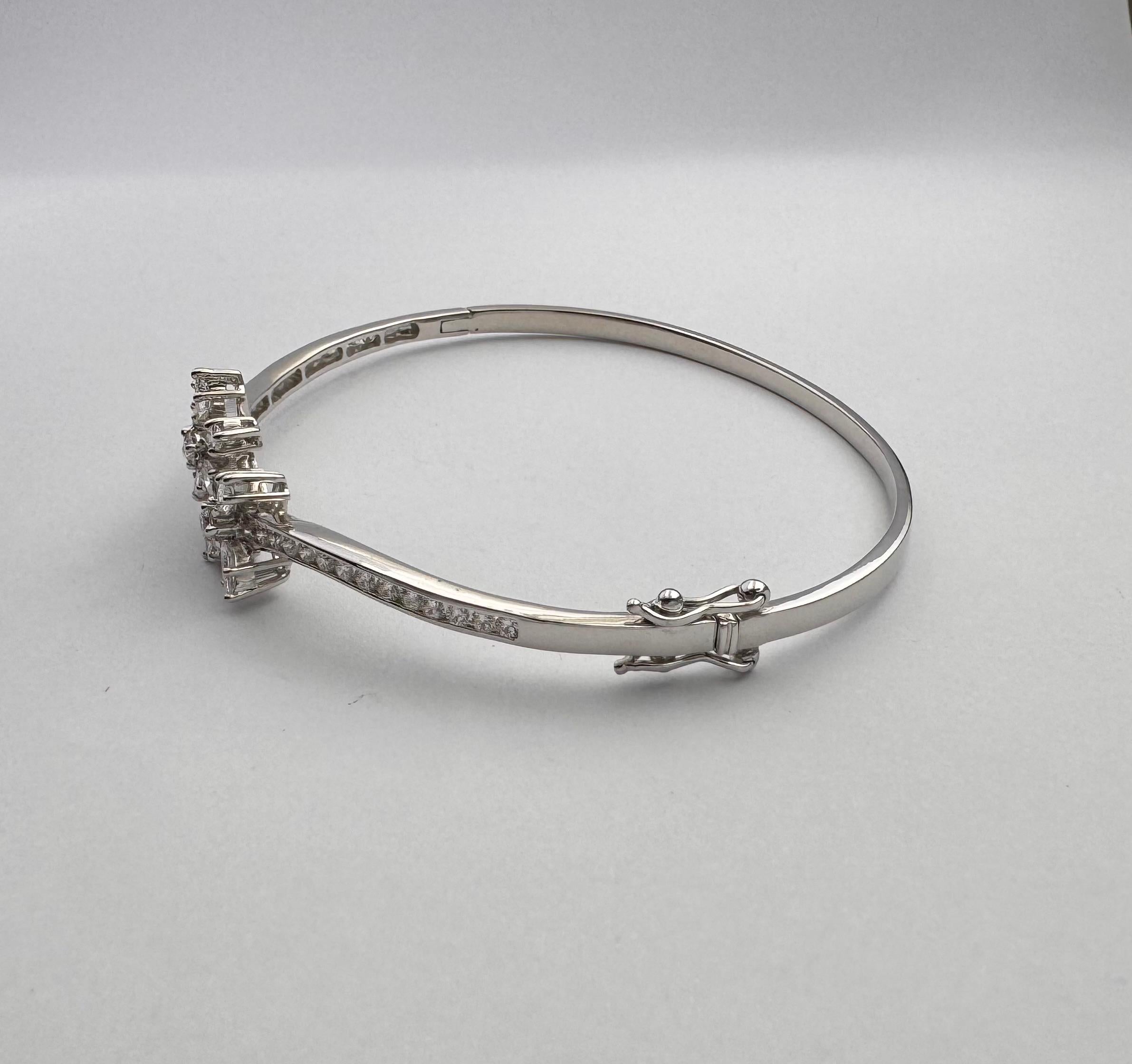 Diamantarmreif in 18K Weißgoldfassung im Angebot 2