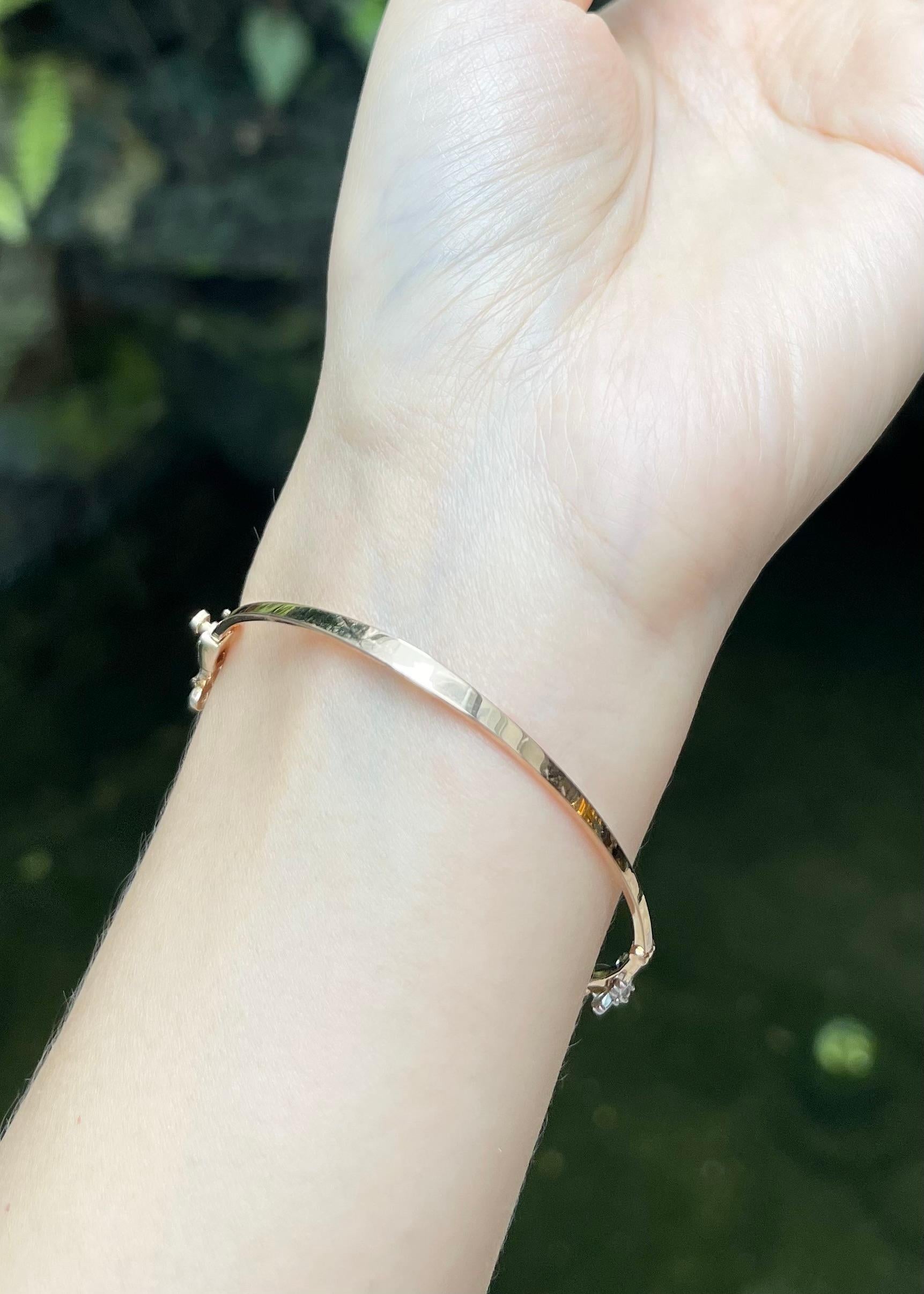 Diamant-Armreif in 18K Weiß-/Rosegoldfassung im Zustand „Neu“ im Angebot in Bangkok, TH