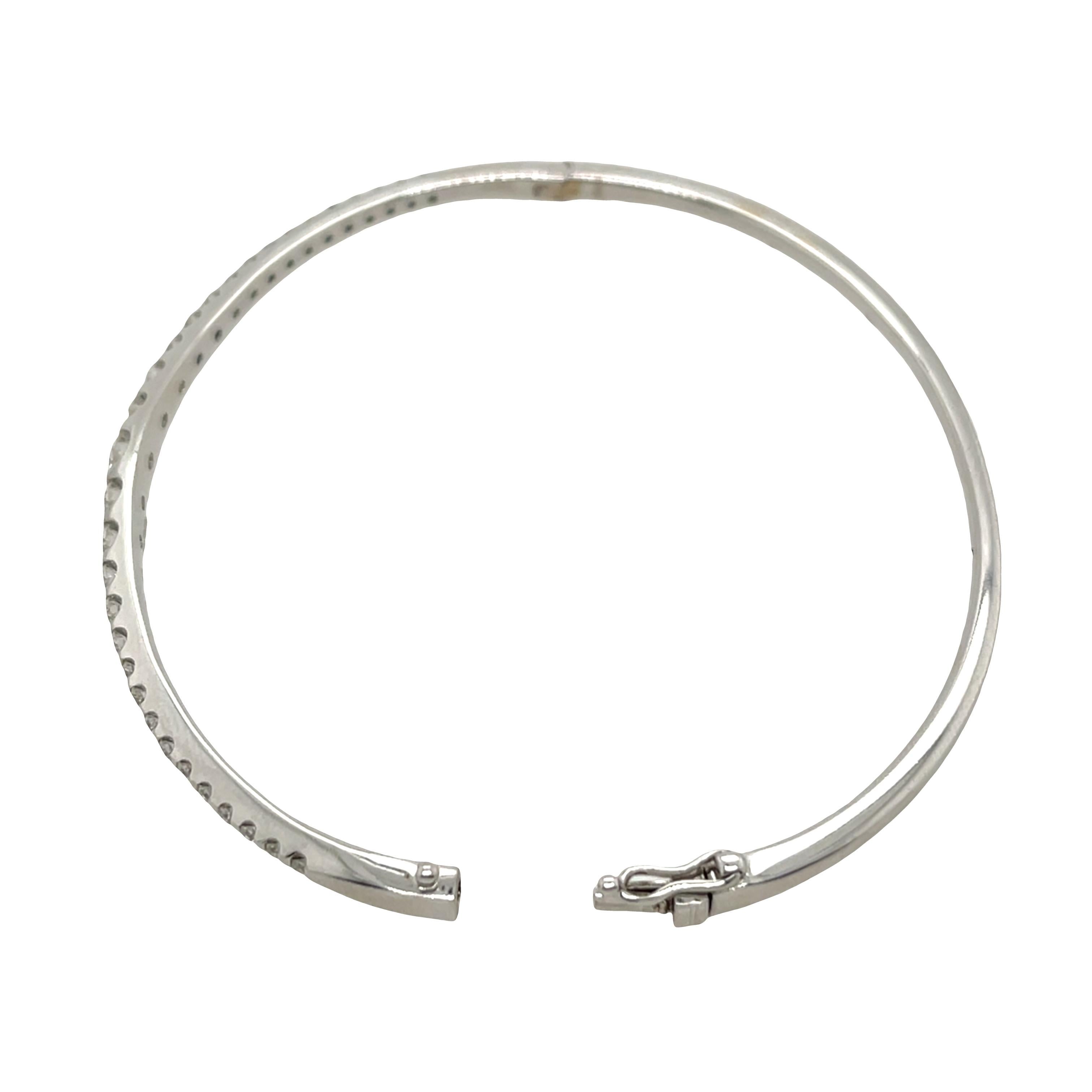 Diamond Bangle Set With 0.90ct Natural Diamonds in 18ct White Gold For Sale 1
