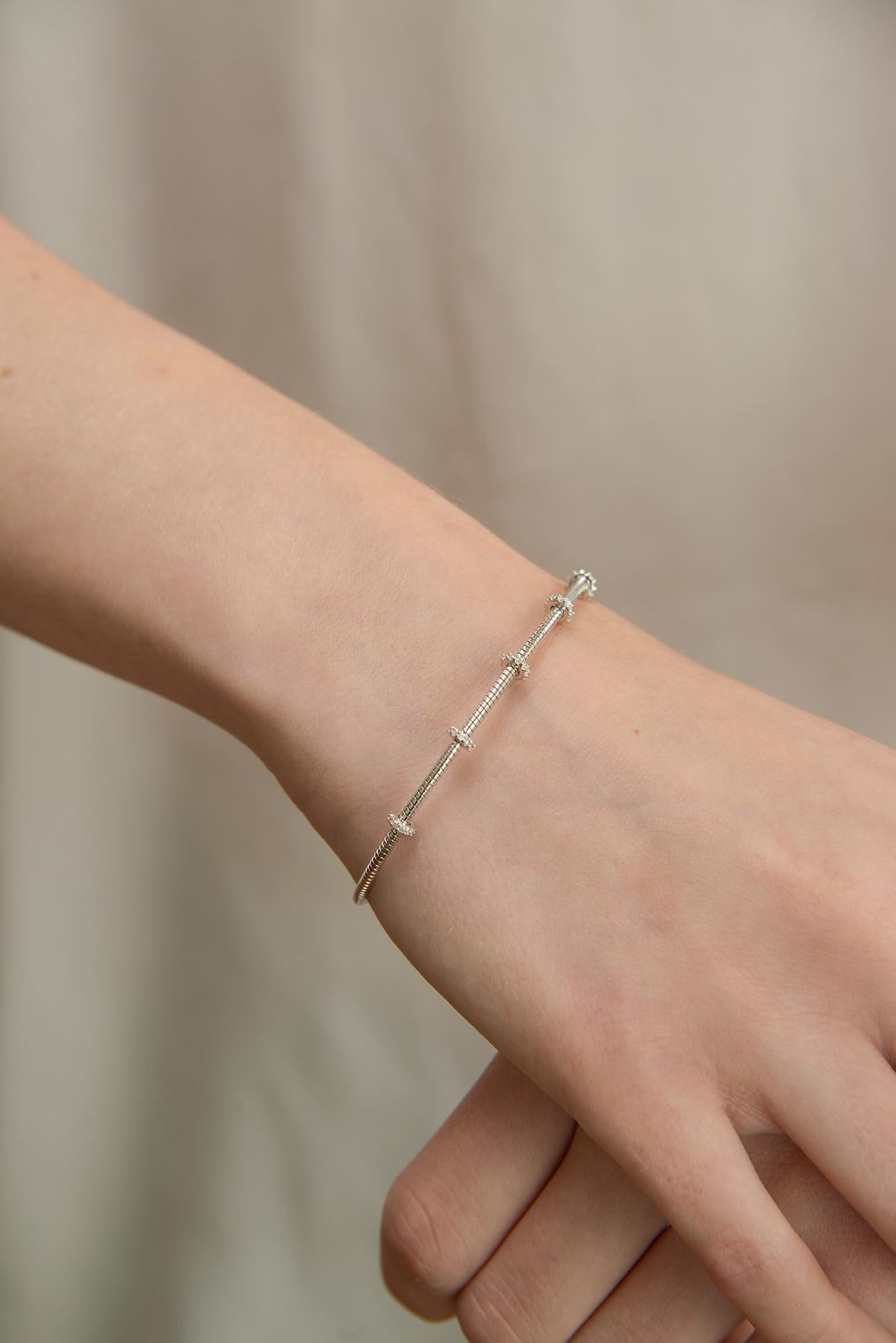 Diamond bar bracelet in 14 k white gold.

6.1 inches wide