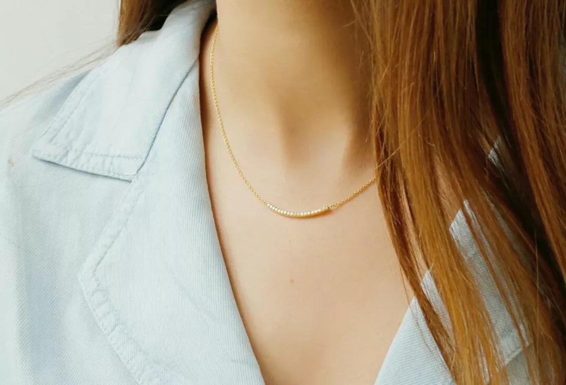 Taglio rotondo Collana girocollo con barrette di diamanti dainty in oro massiccio 14k in vendita