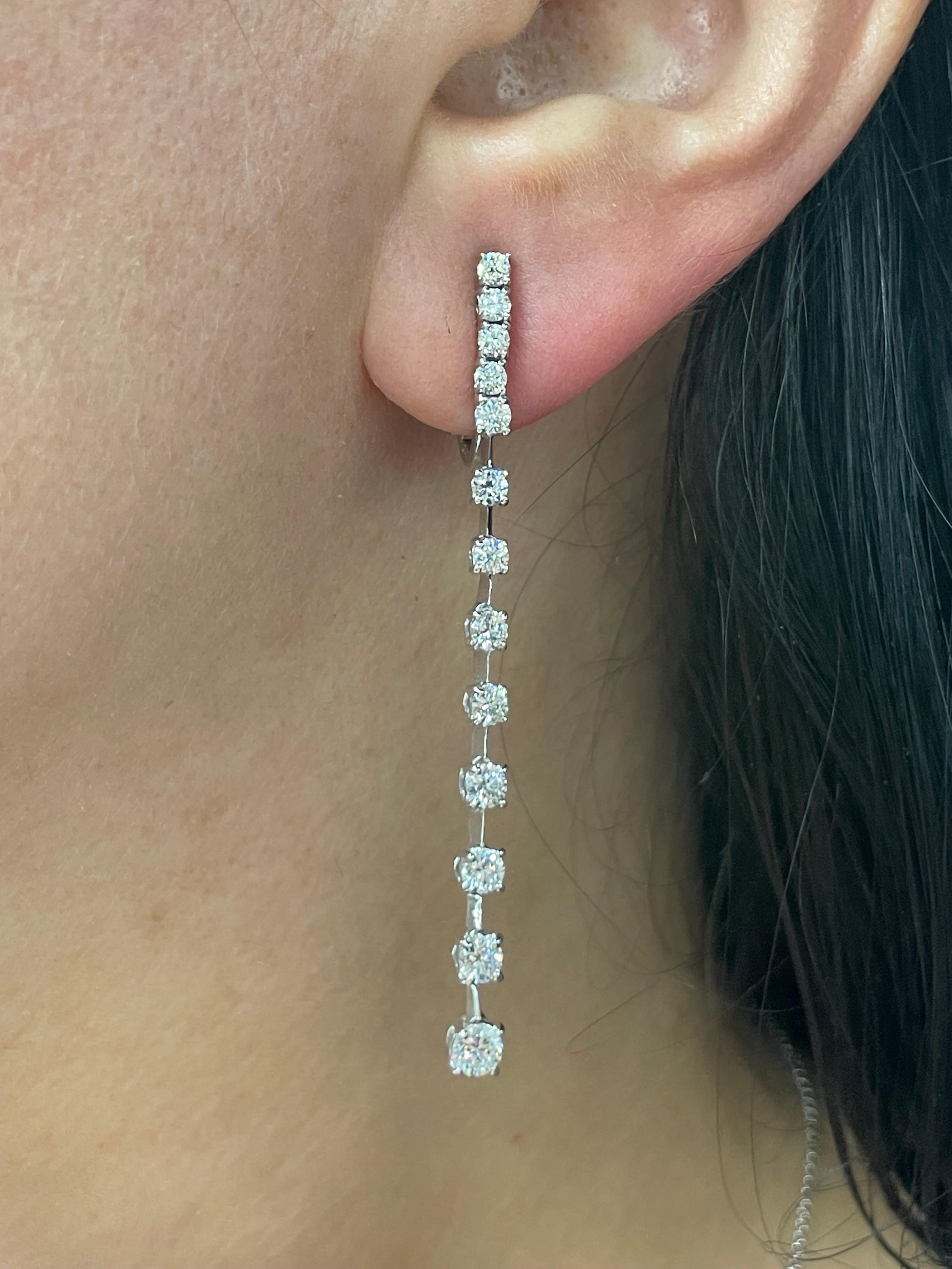 Diamant-Bar-Tropfen-Ohrringe mit Diamanten 2,11 Karat 18 Karat Weißgold  (Rundschliff) im Angebot