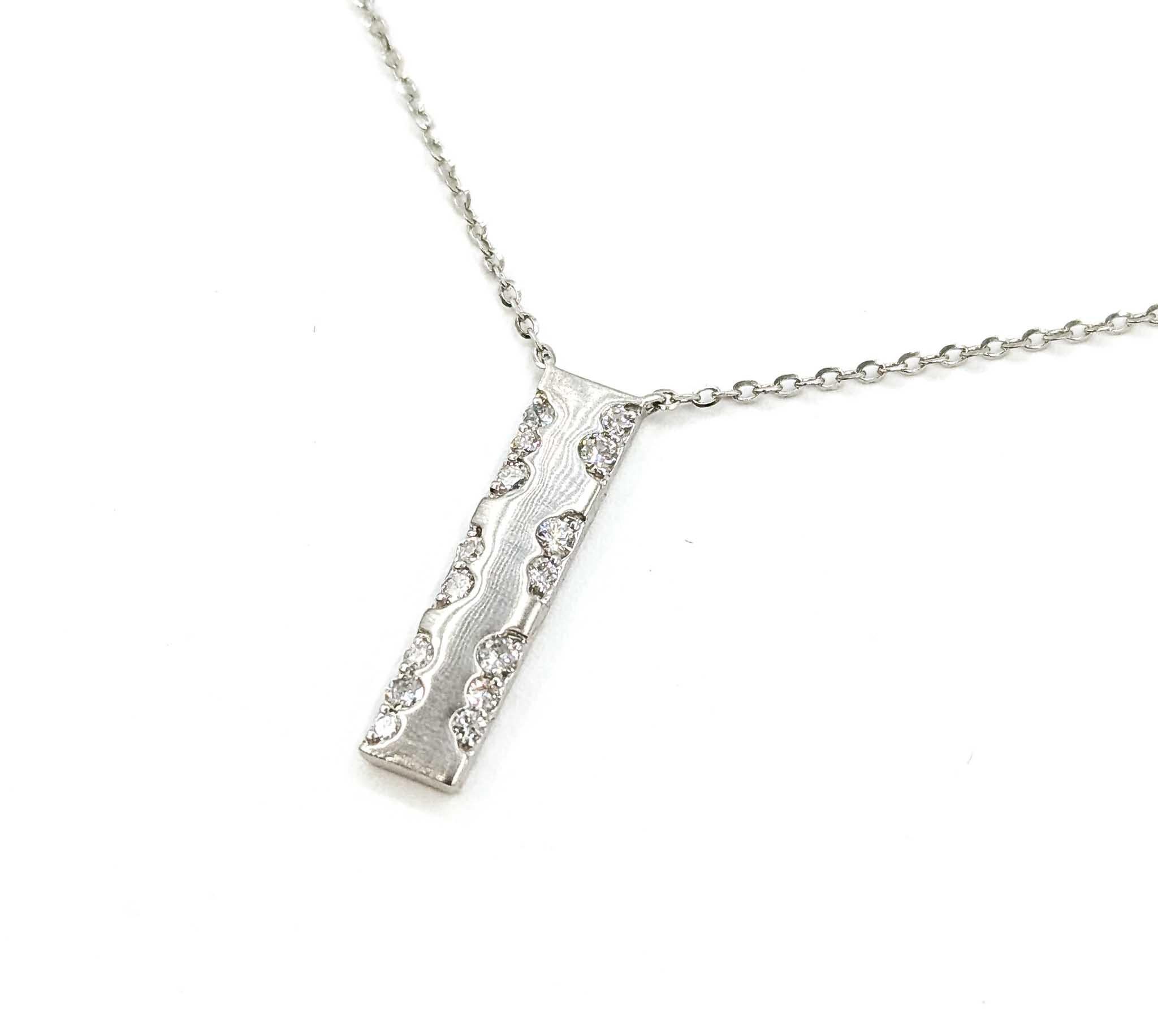 Diamond Bar Necklace in 14k White Gold In Excellent Condition For Sale In Bloomington, MN