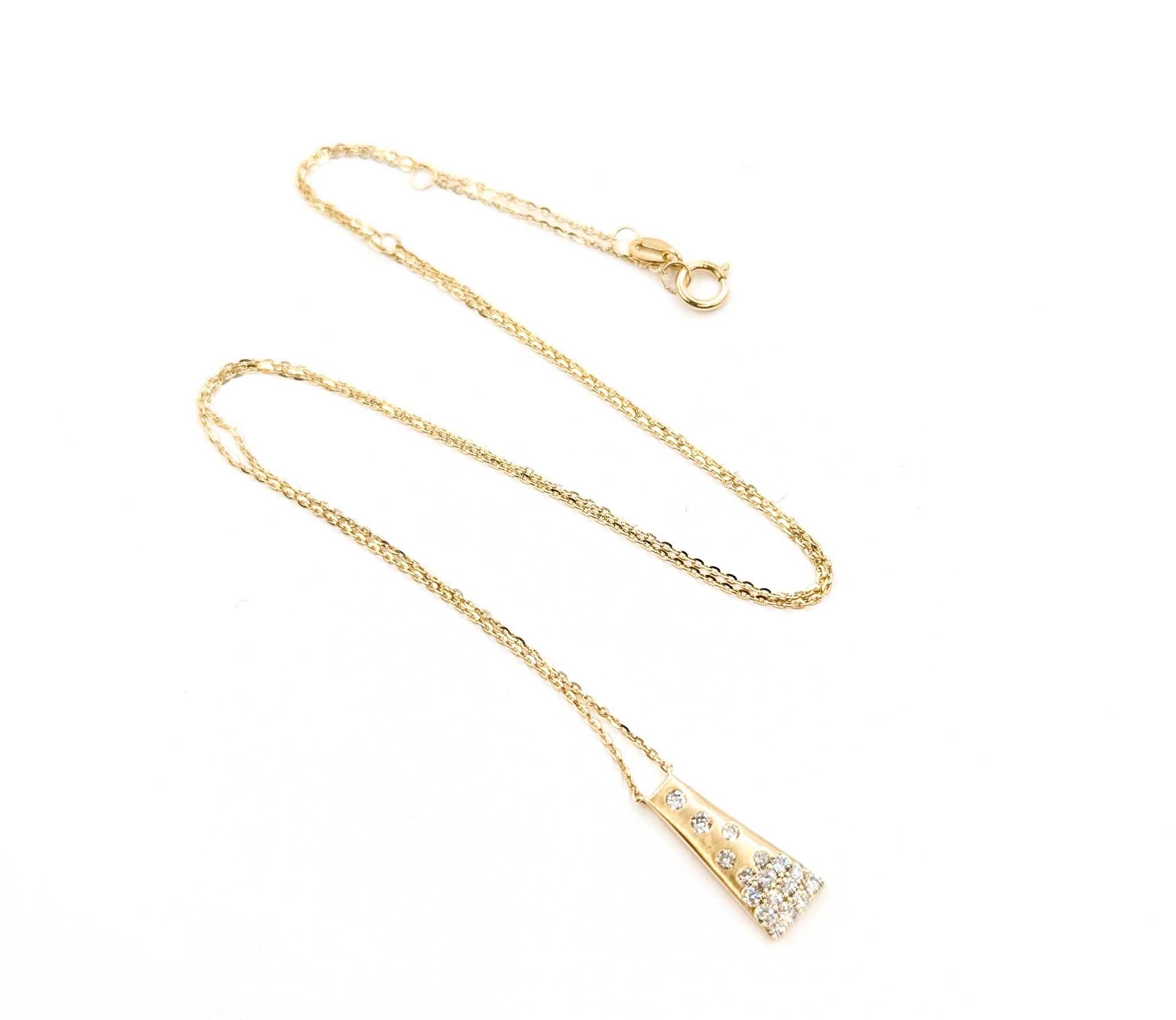 Collier à barres de diamants en or jaune 14k

Ce collier est réalisé en or jaune 14k et comporte des diamants, avec un design en forme de barre. Les diamants ronds totalisent 0.25ctw, presque incolores avec une clarté de SI à I.

Le collier mesure