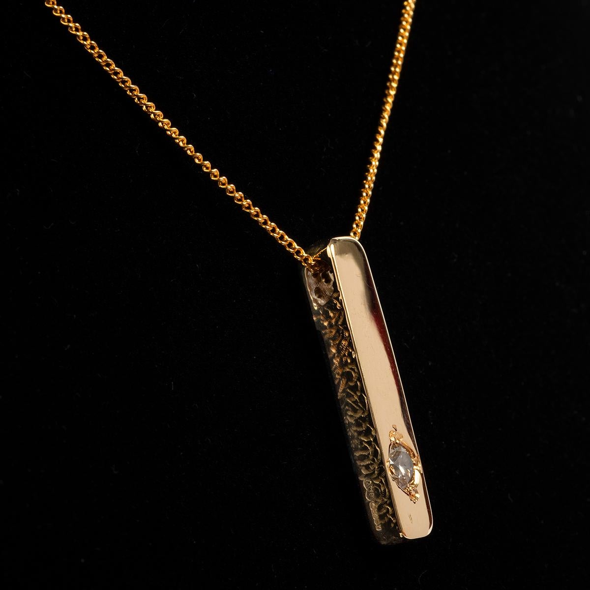 Diamond Bar Pendant & Chain, 18 Carat Yellow Gold Chain. In Excellent Condition For Sale In Canterbury, GB