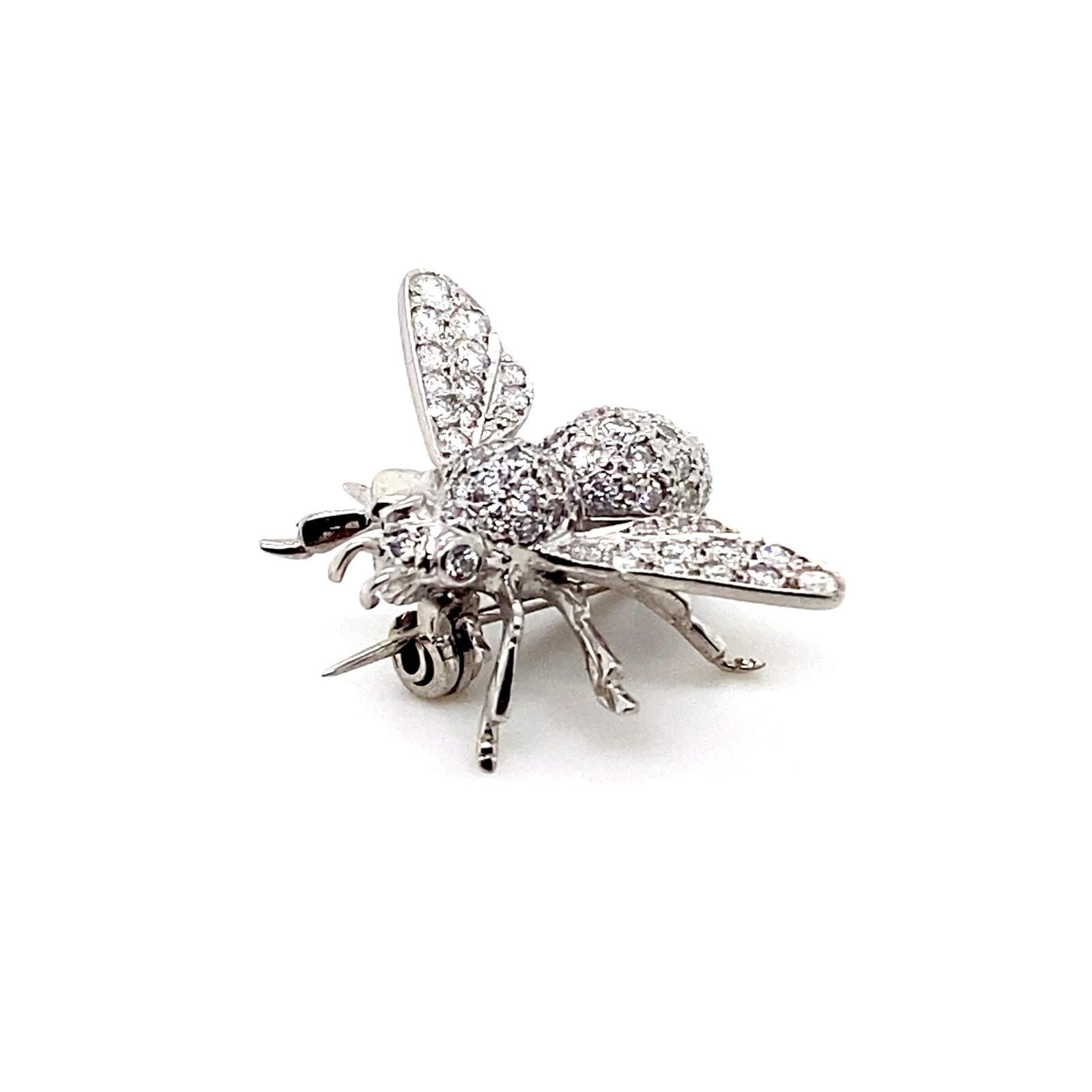 Diamond Bee Brooch Pin Set in 18 Karat White Gold In Good Condition For Sale In London, GB