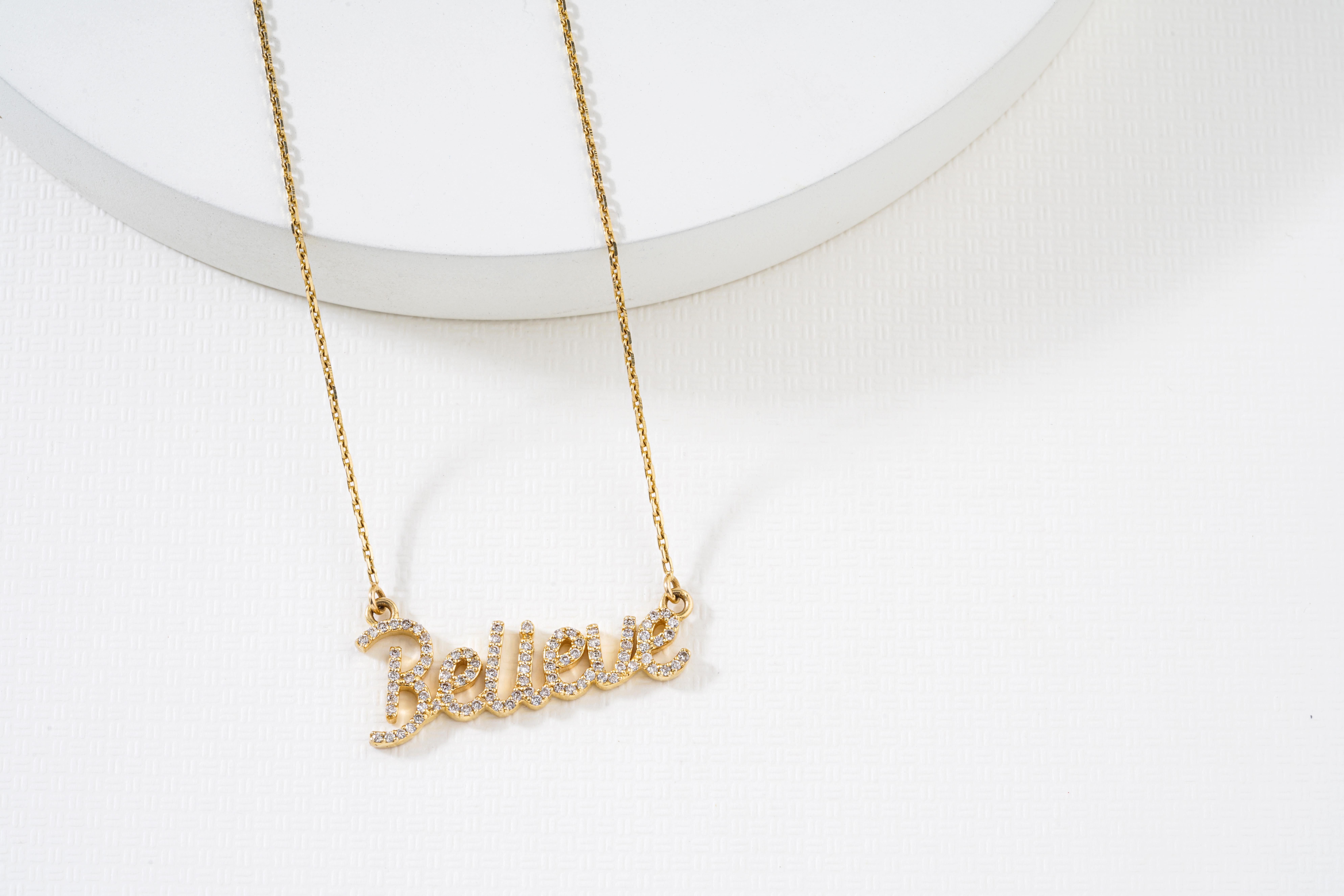 Taille ronde Collier pendentif Believe en or massif 18k avec diamants en vente