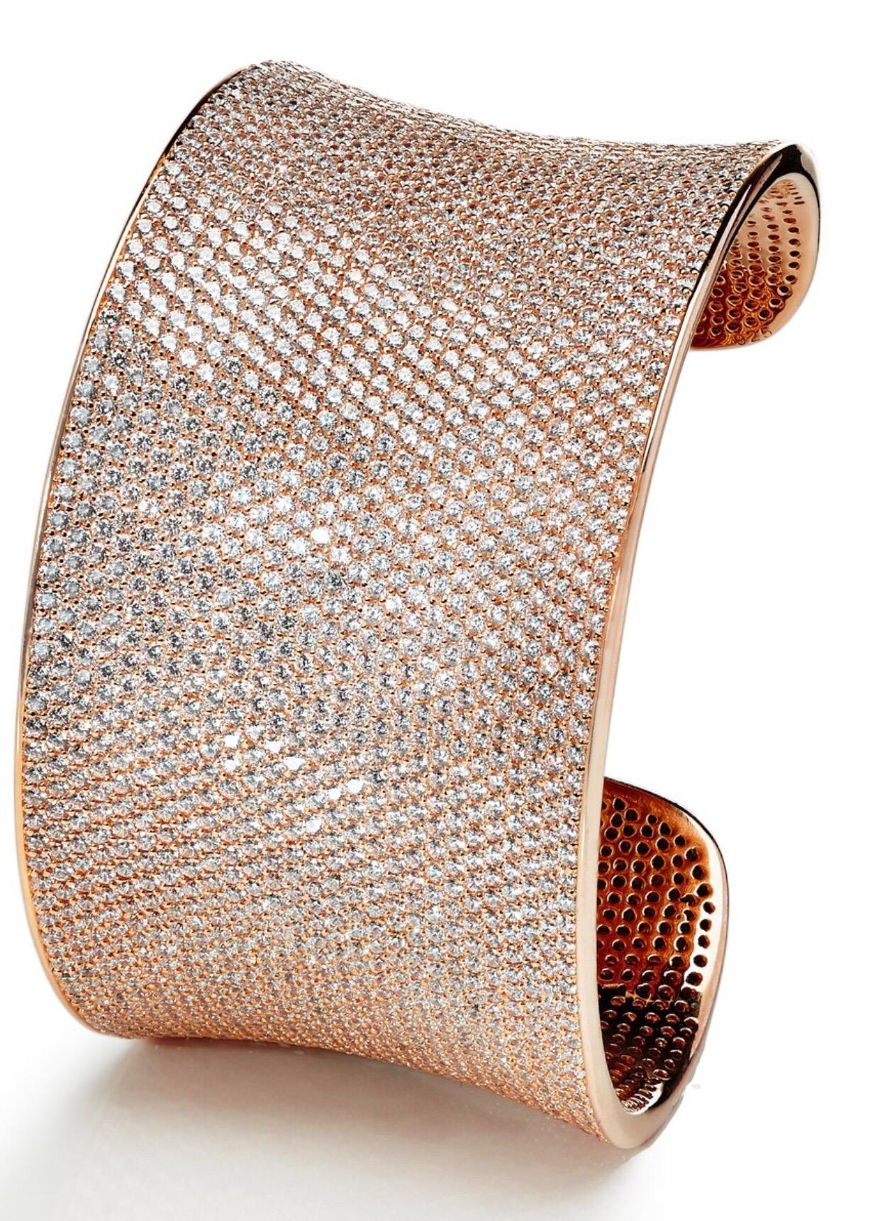 Taille ronde Bracelet manchette éblouissant sur mesure en or blanc 18 carats et diamants 47 carats en vente