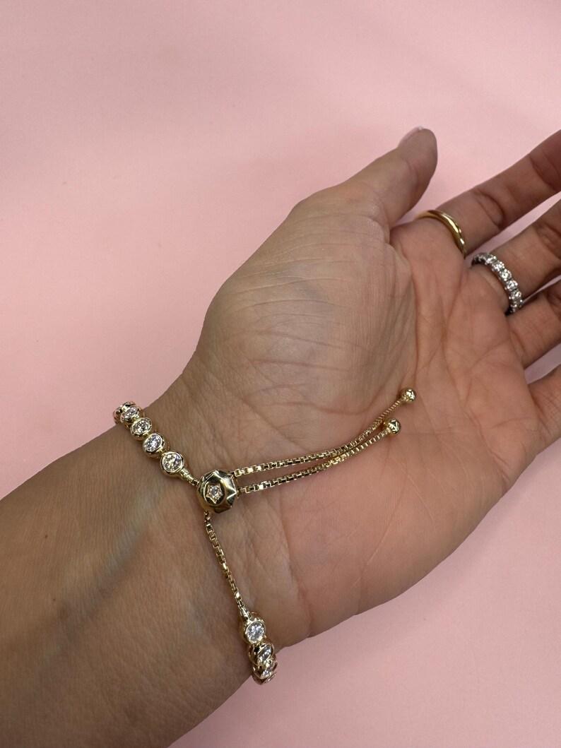 Contemporary Diamond Bezel Bolo Tennis Bracelet 2.85 Carats 14 Karat Yellow Gold 2.85 Carats For Sale