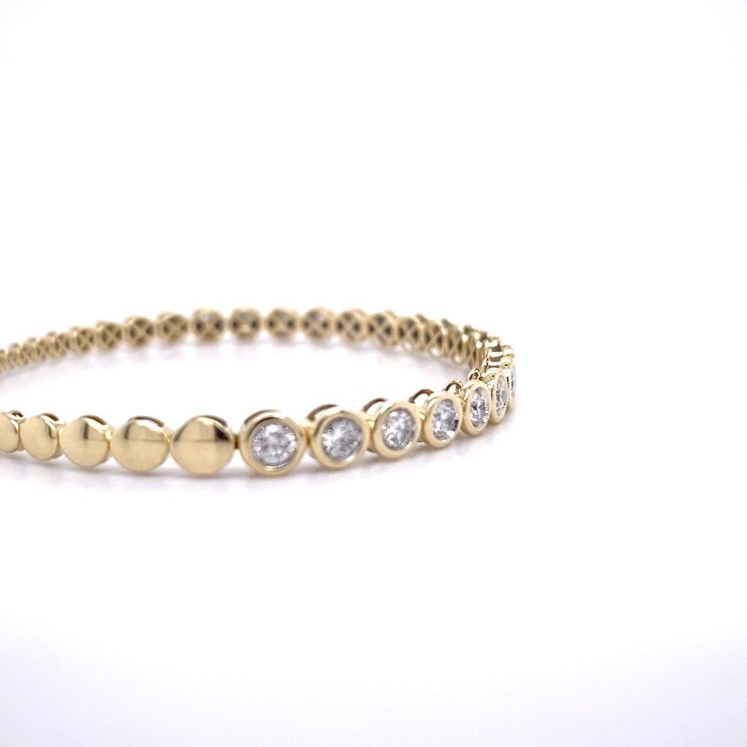 Bracelet flexible en or jaune 14K avec lunette en diamant, 1.8 carats, lunette Neuf - En vente à Austin, TX