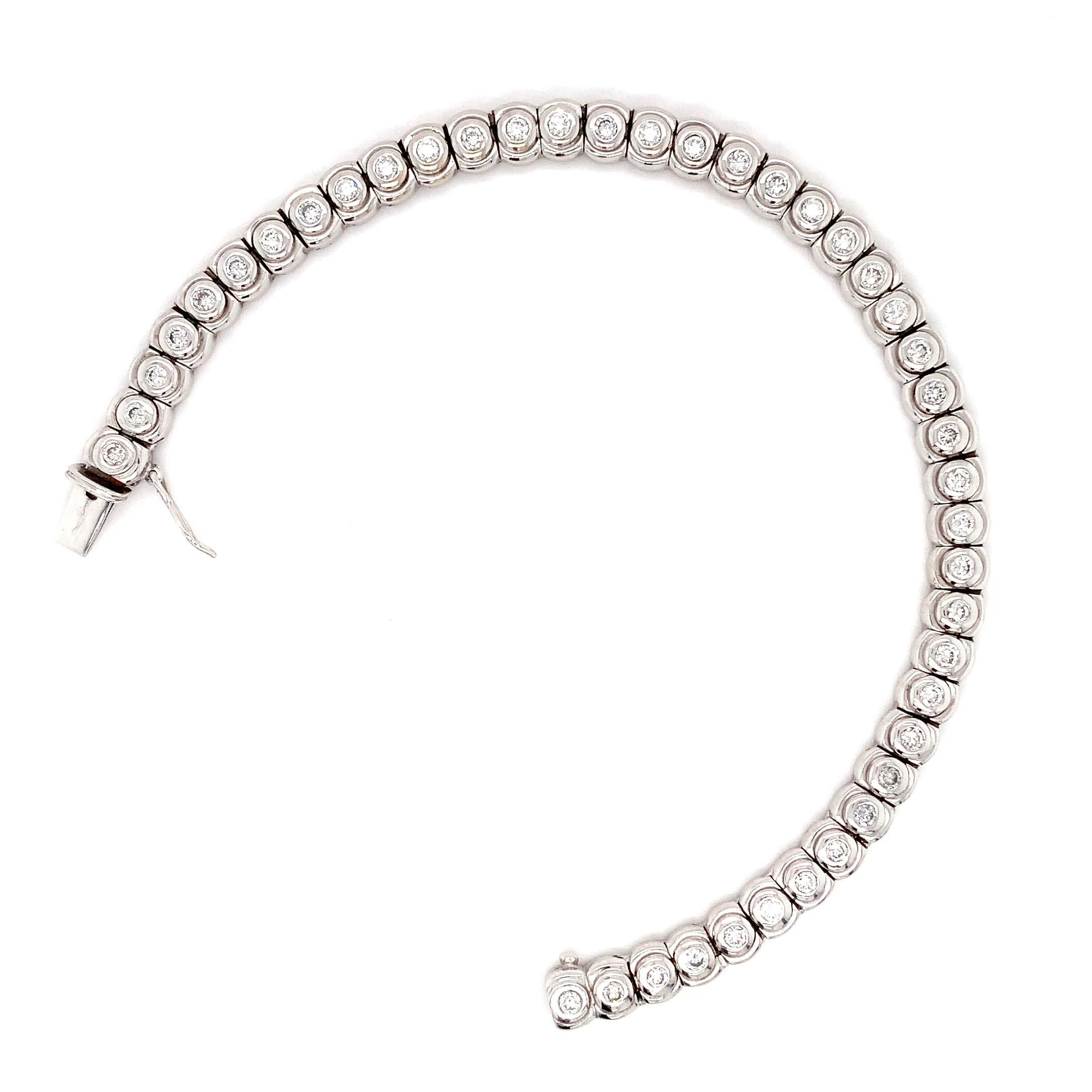 Round Cut Diamond bezel rub over tennis bracelet 18k white gold For Sale