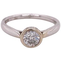 Bague de fiançailles solitaire à chaton en or blanc avec diamants et halo caché de 0,59 carat