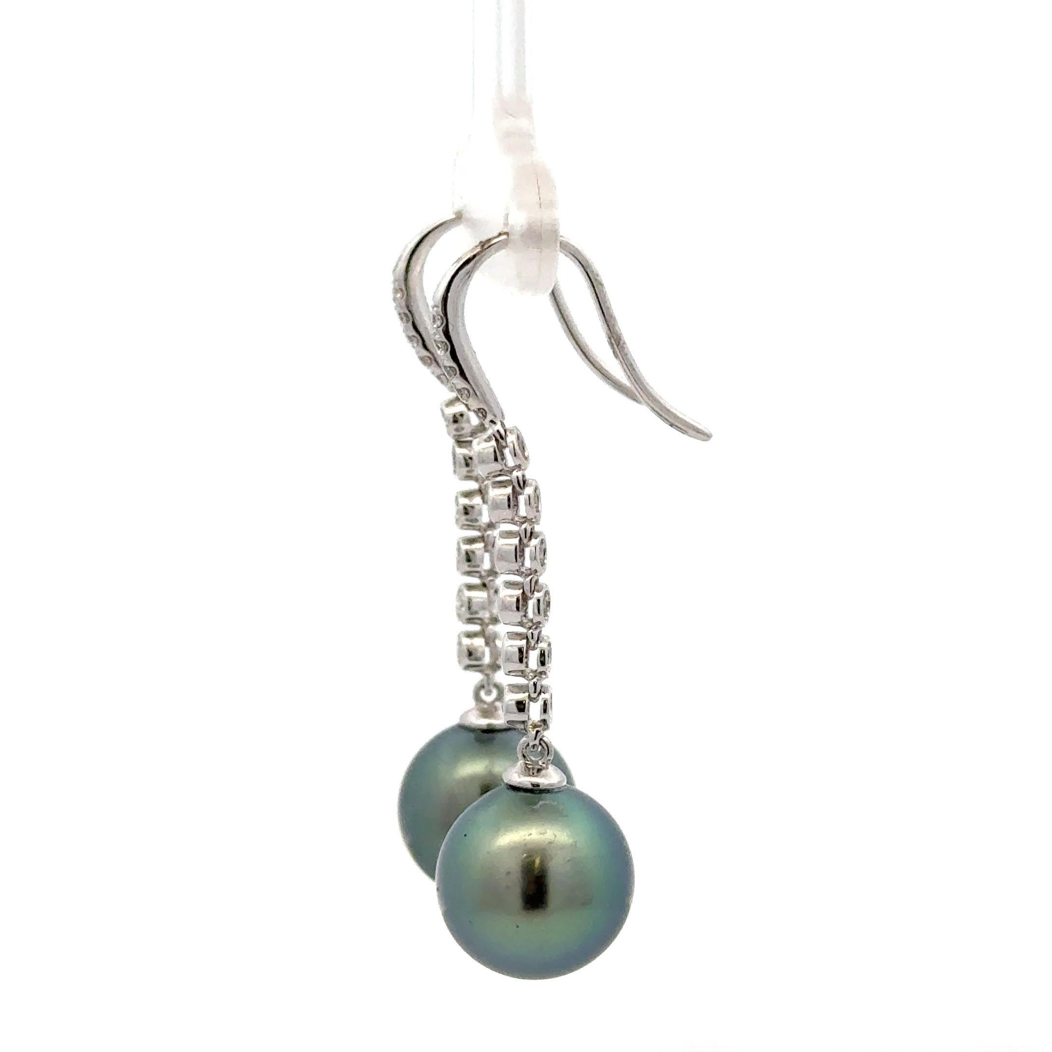 Contemporaneo Orecchini pendenti con diamante con castone di Tahiti 0,34 carati 11-12 mm in oro bianco 18KT in vendita