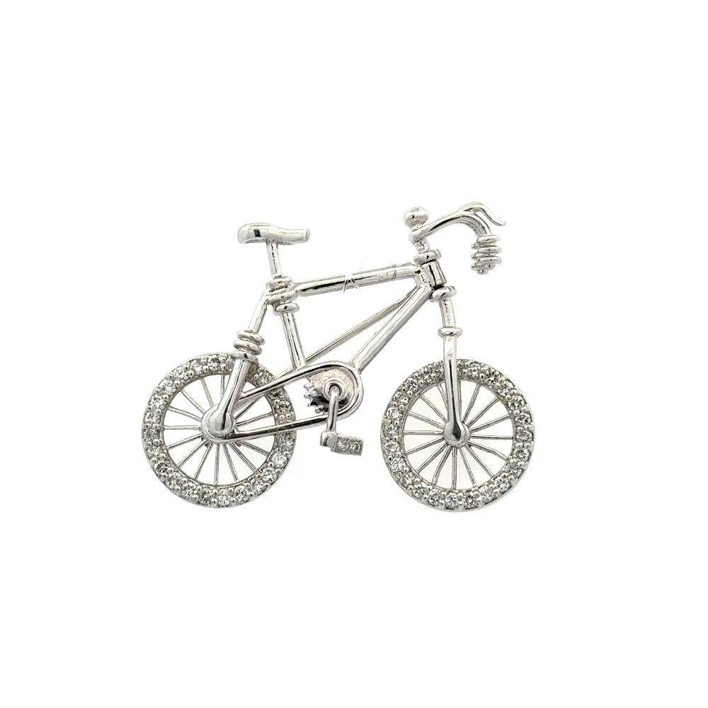 Einfach fabelhaft! Mit einem Diamant-Fahrrad mit beweglichen Rädern und Pedal Platin-Brosche. Hand gesetzt mit .80tcw RBC Diamond und Hand in Platin gefertigt.  Das ist Reiten mit Stil! Ungefähre Größe: 1,25