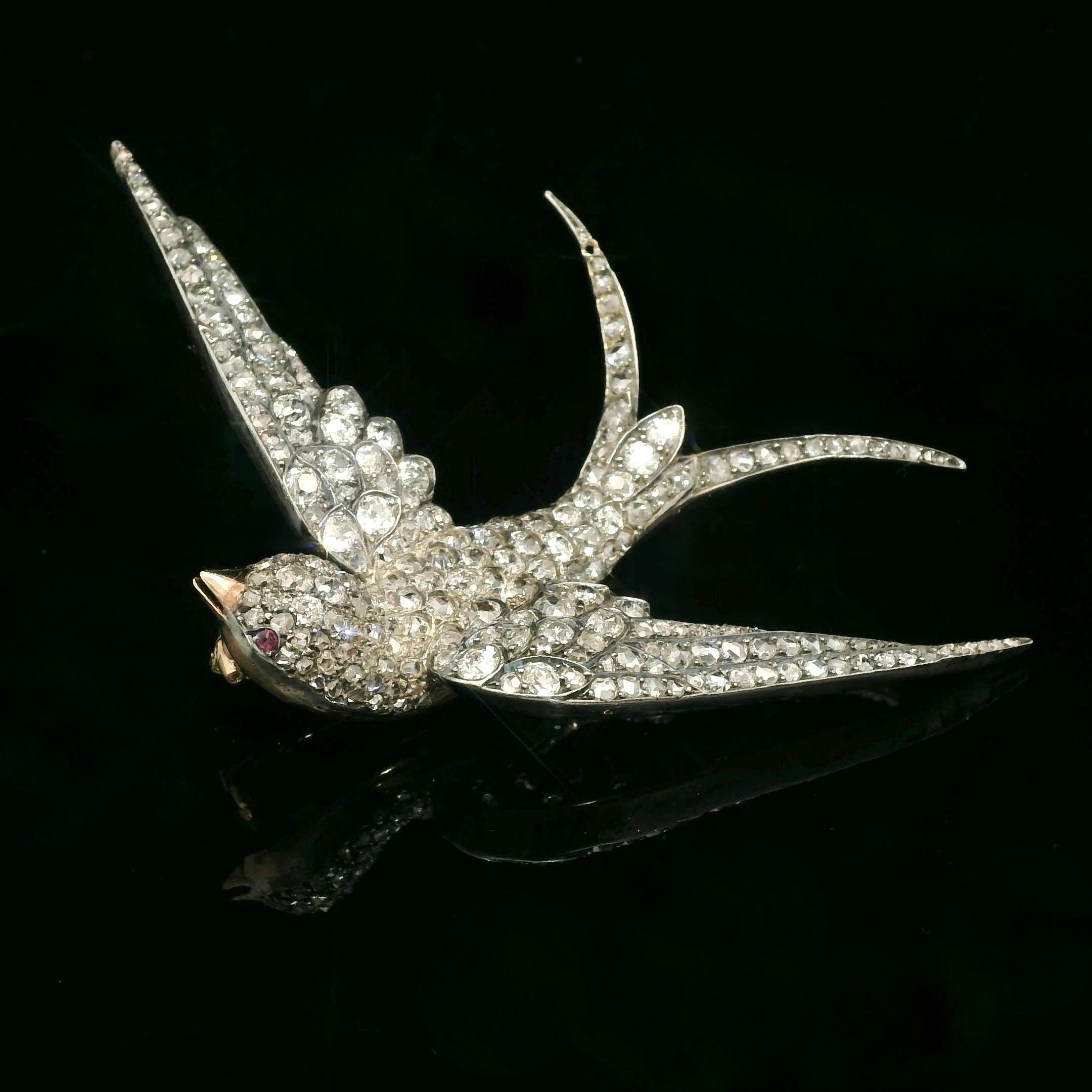Broche oiseau en or et argent en vente 1