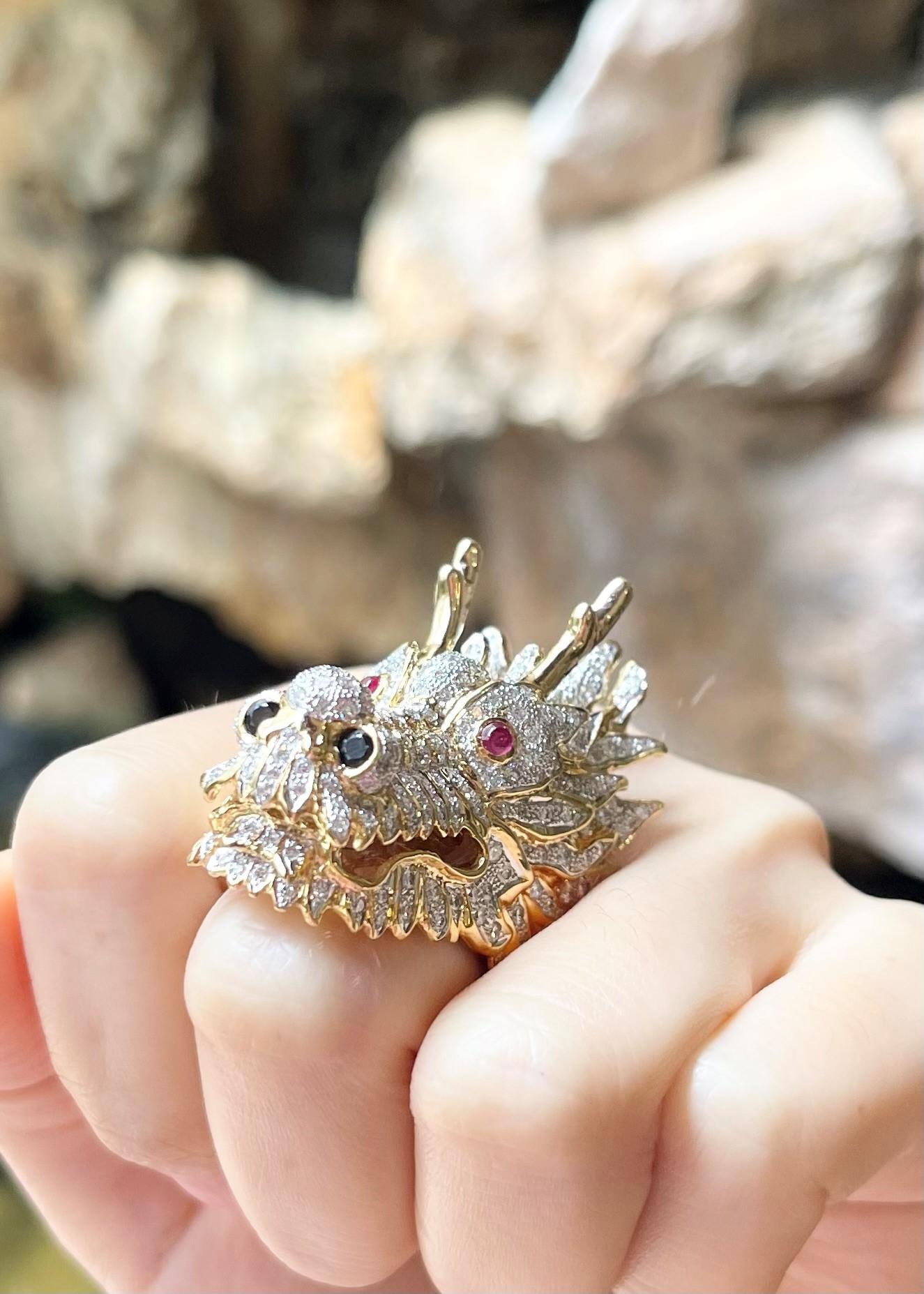 Contemporary Diamond, Black Diamond and Diamond Dragon Ring set in 18K Gold Settings For Sale