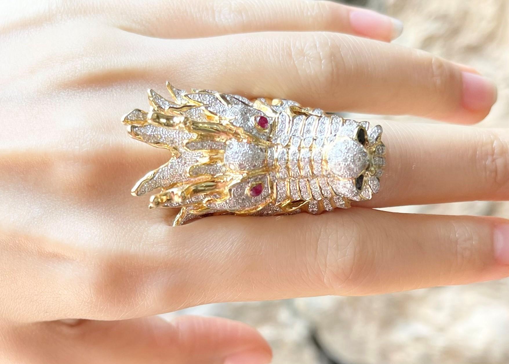 Diamond, Black Diamond and Diamond Dragon Ring set in 18K Gold Settings In New Condition For Sale In Bangkok, TH