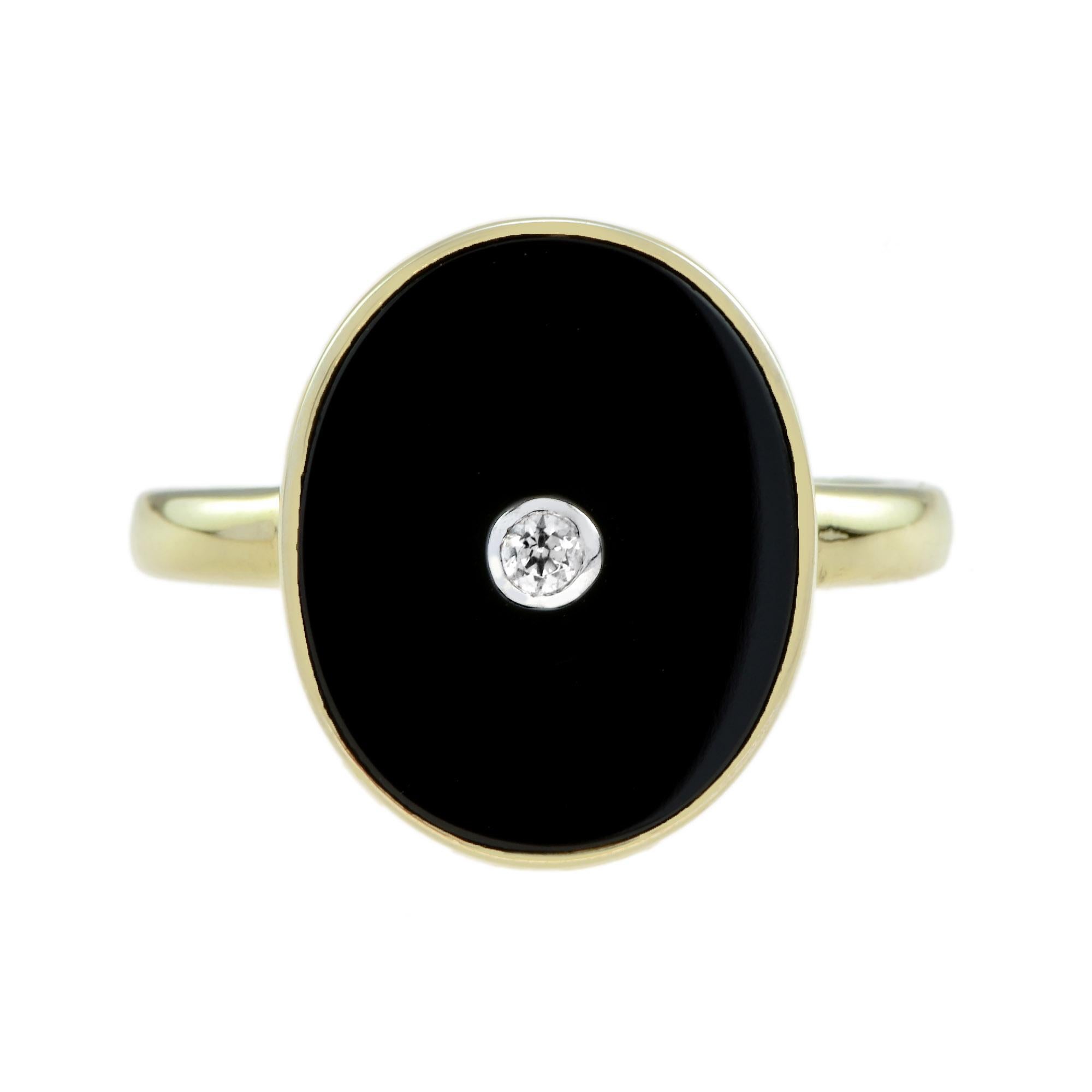 Questo anello in stile Art Déco presenta un onice in una splendida montatura ovale in oro giallo con un piccolo diamante incastonato al centro. Un gioiello di pregio che potrai conservare nella tua collezione.
Informazioni sull'anello
Stile: