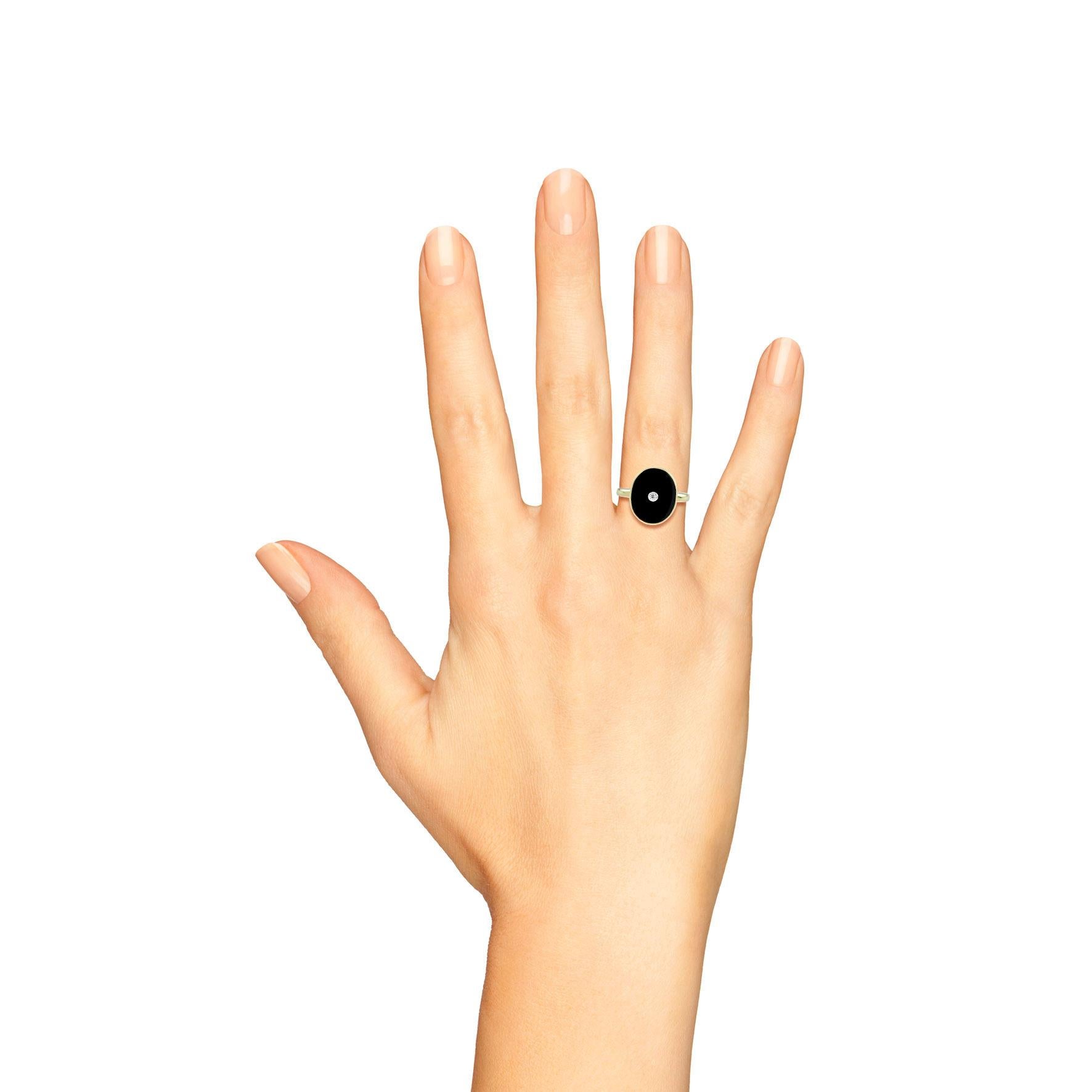 Anello con diamante e onice nero in stile Art Deco di forma ovale in oro bianco 14 carati In condizioni Nuovo in vendita a Oakton, VA