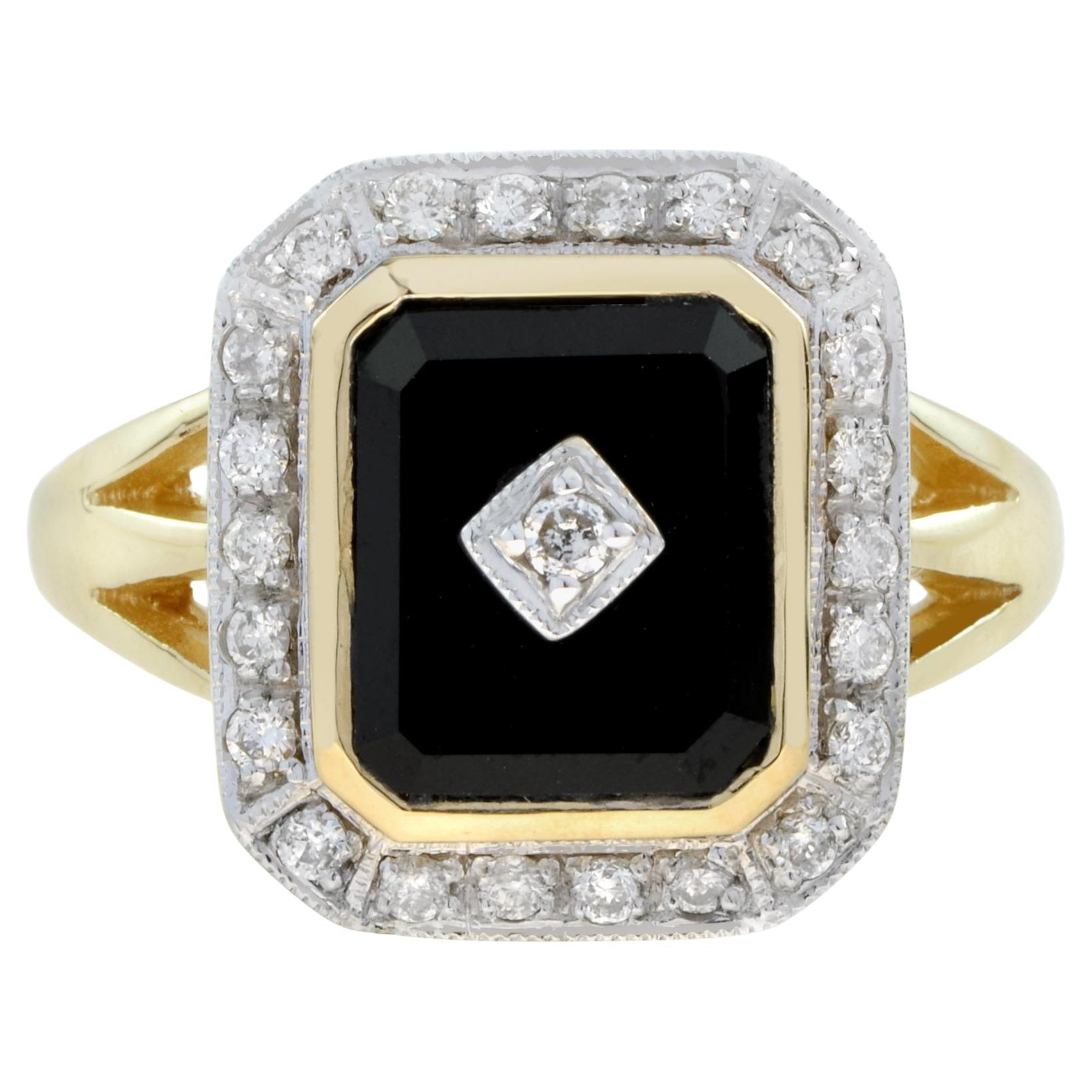 Anello con diamante e onice nero in stile Art Deco con triplo gambo e aureola in oro giallo 14 carati
