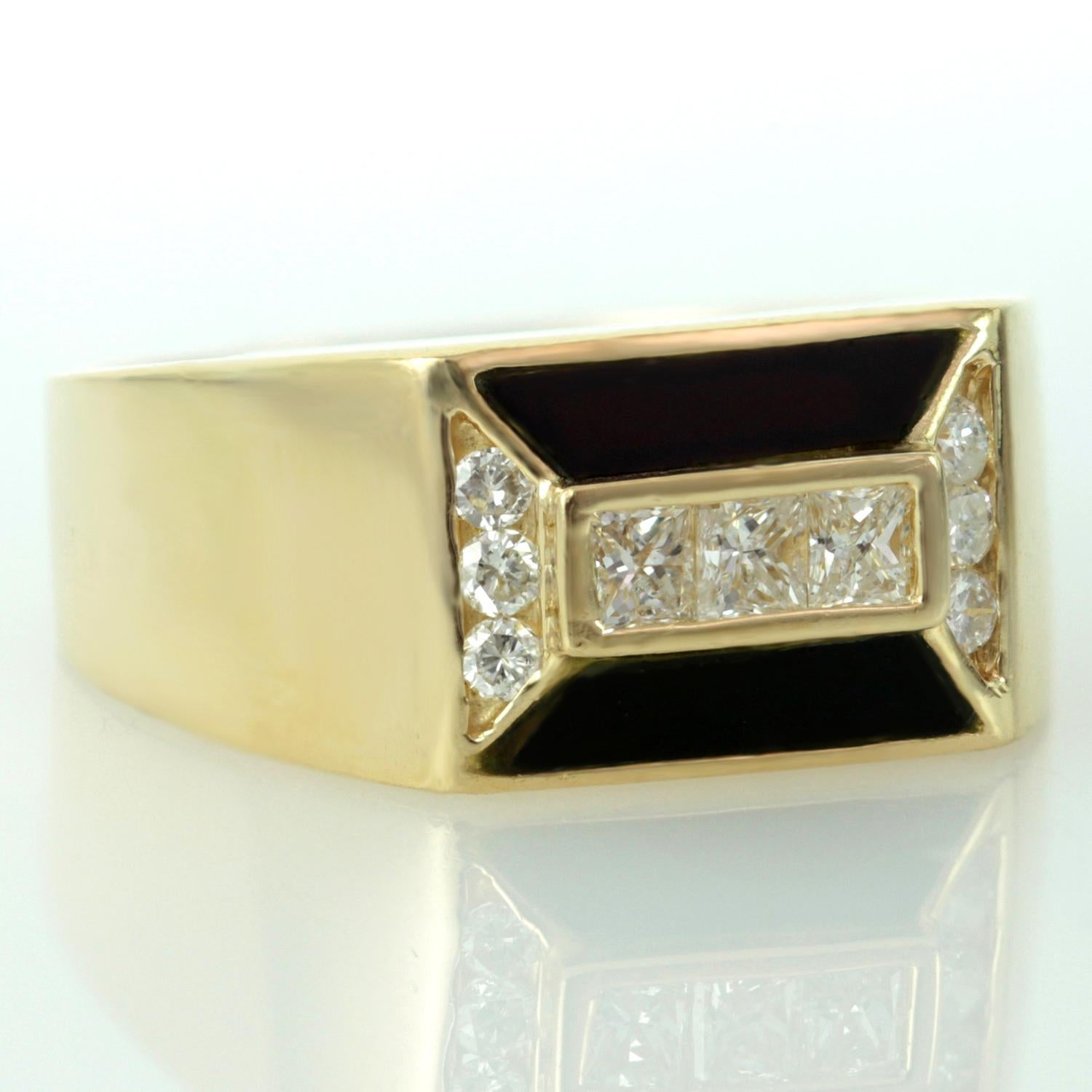 Diamond Black Onyx Yellow Gold Geometric Ring In Good Condition In New York, NY