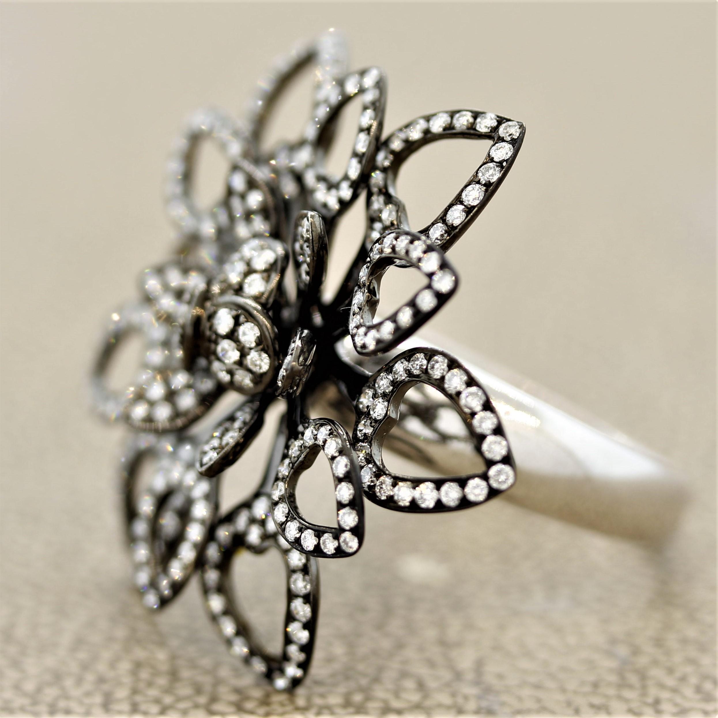 Round Cut Diamond Black-Rhodium Gold Flower Ring For Sale
