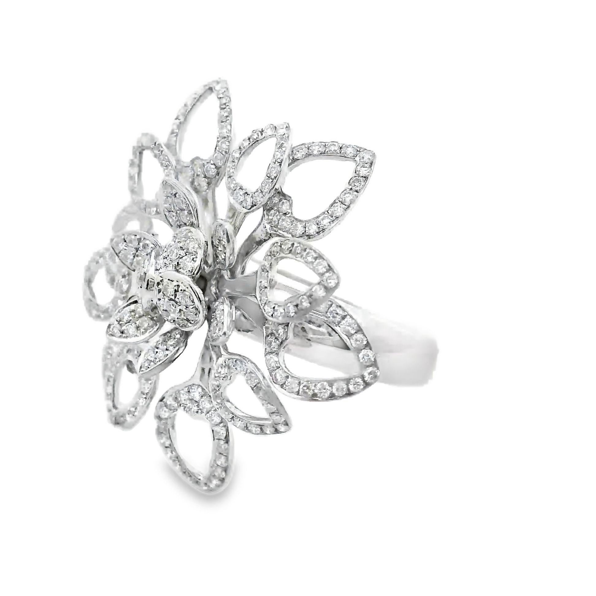 Anillo Flor Diamante Oro Blanco Contemporáneo en venta