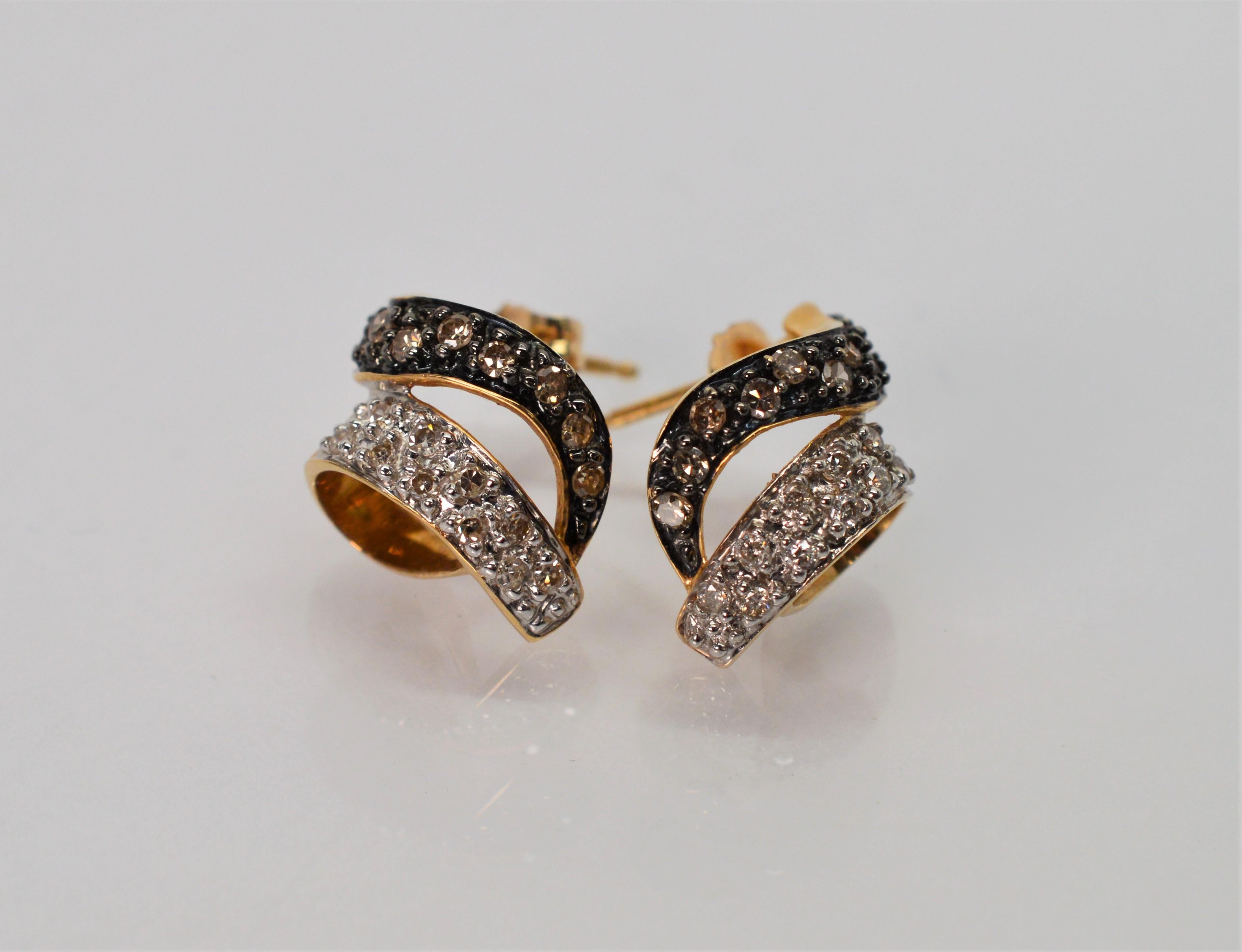 Diamond Black and White Gold Ribbon Earrings In Good Condition In Mount Kisco, NY
